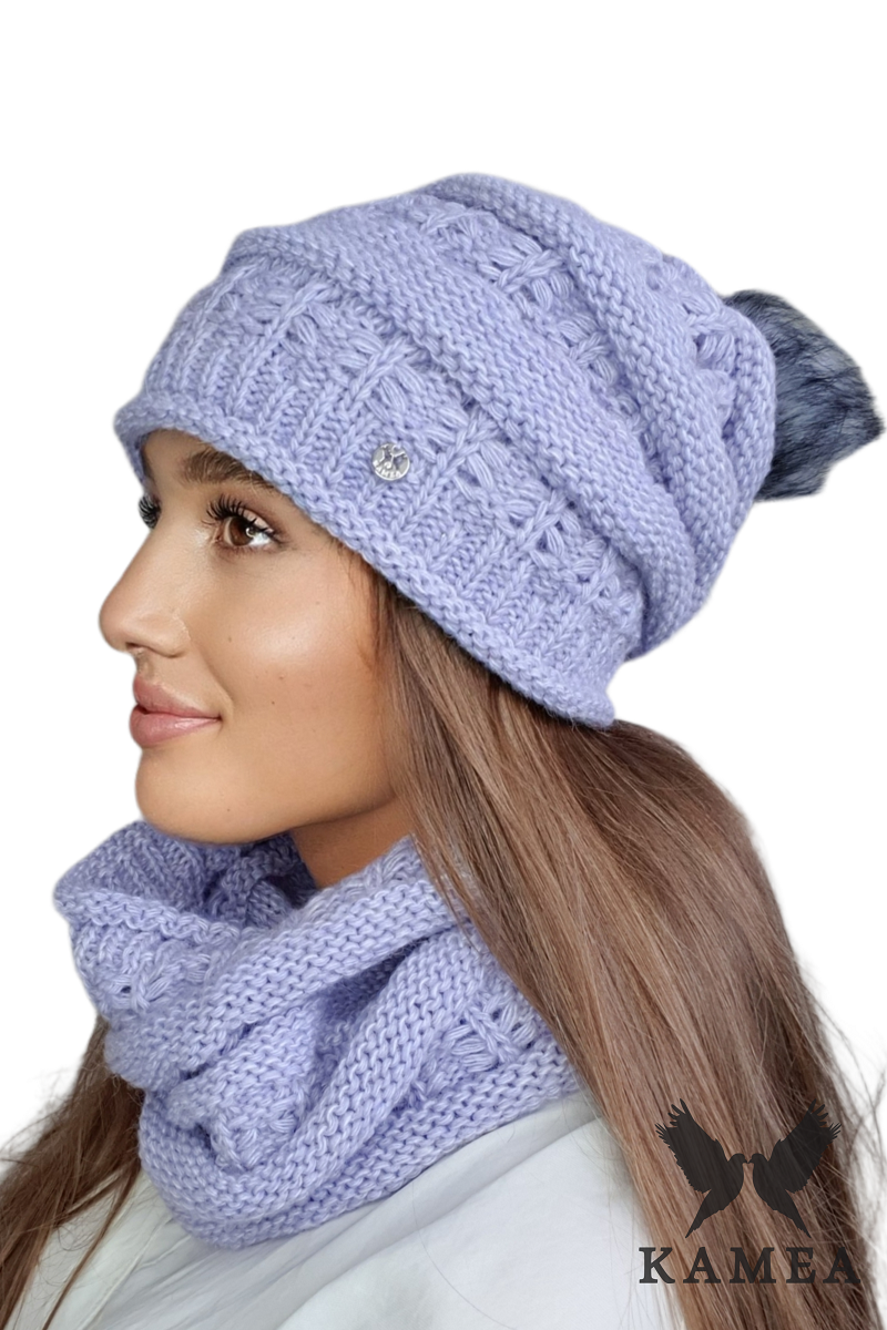 Komplet (Czapka + Komin), Model: Liana Komplet, Kolor: wrzosowy, Skład materiału: 40% Poliakryl; 30% Wełna; 20% Alpaka; 10% Poliamid, Przeznaczenie: Jesień/Zima, Wymiary(długość/szerokość): 48cm/33cm (Komplet (Czapka + Komin), zdjęcie 2)