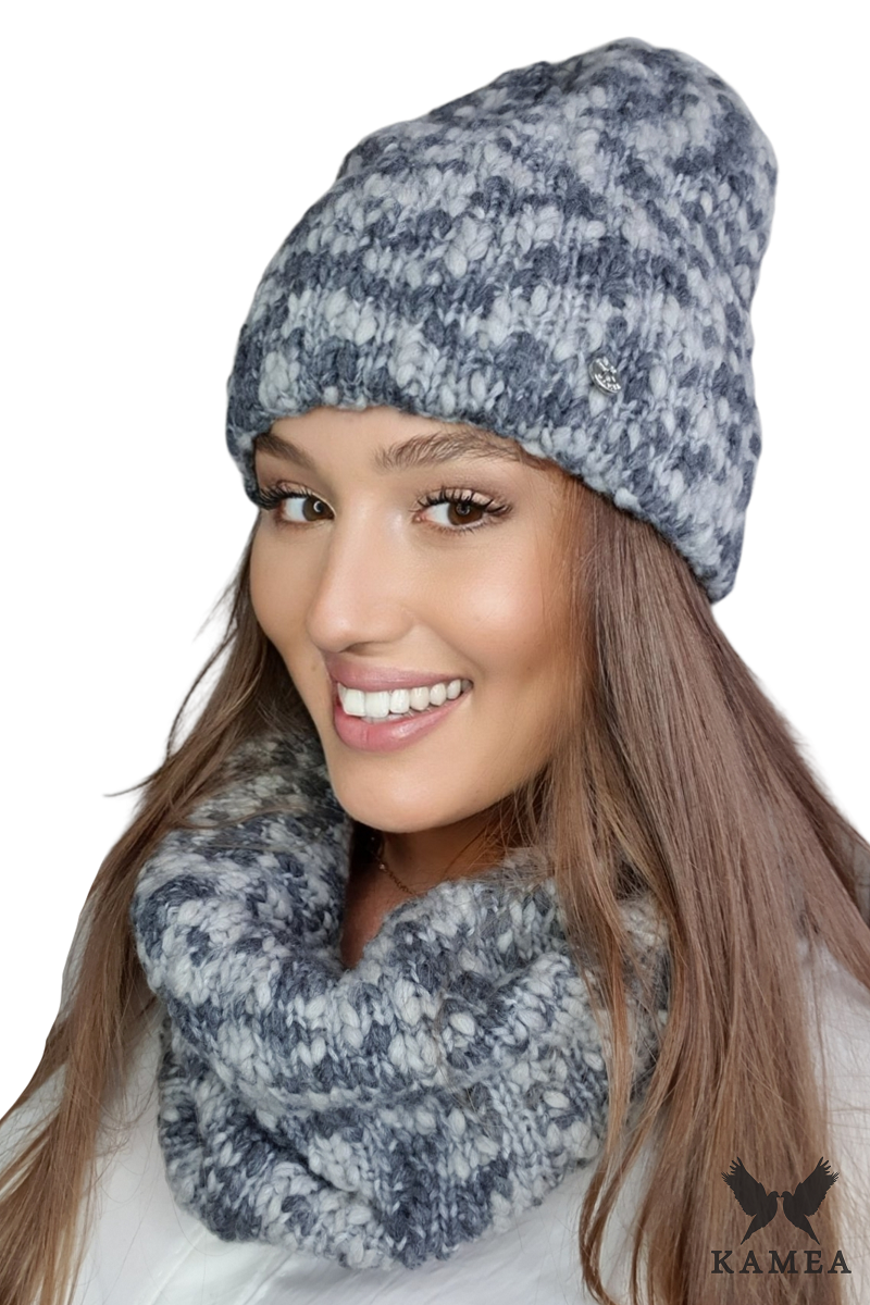 Komplet (Czapka + Komin), Model: Lamia-Komplet, Kolor: szary mel., Skład materiału: 76% Wełna; 24 Poliamid, Przeznaczenie: Jesień/Zima, Wymiary(długość/szerokość): 30cm/38cm (Komplet (Czapka + Komin), zdjęcie 2)