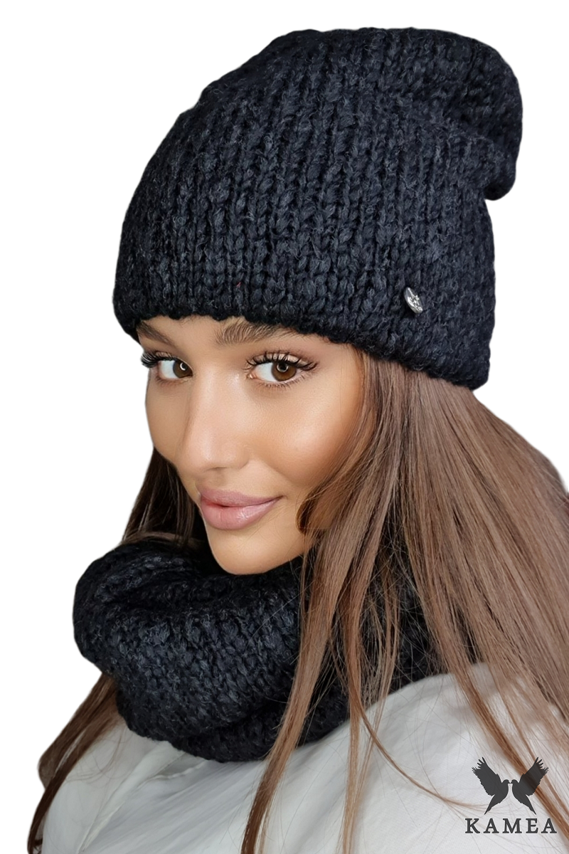 Komplet (Czapka + Komin), Model: Lamia-Komplet, Kolor: czarny mel., Skład materiału: 76% Wełna; 24 Poliamid, Przeznaczenie: Jesień/Zima, Wymiary(długość/szerokość): 30cm/38cm (Komplet (Czapka + Komin), zdjęcie 2)