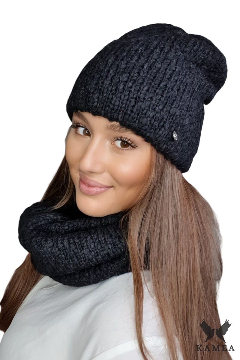 Komplet (Czapka + Komin), Model: Lamia-Komplet, Kolor: czarny mel., Skład materiału: 76% Wełna; 24 Poliamid, Przeznaczenie: Jesień/Zima, Wymiary(długość/szerokość): 30cm/38cm