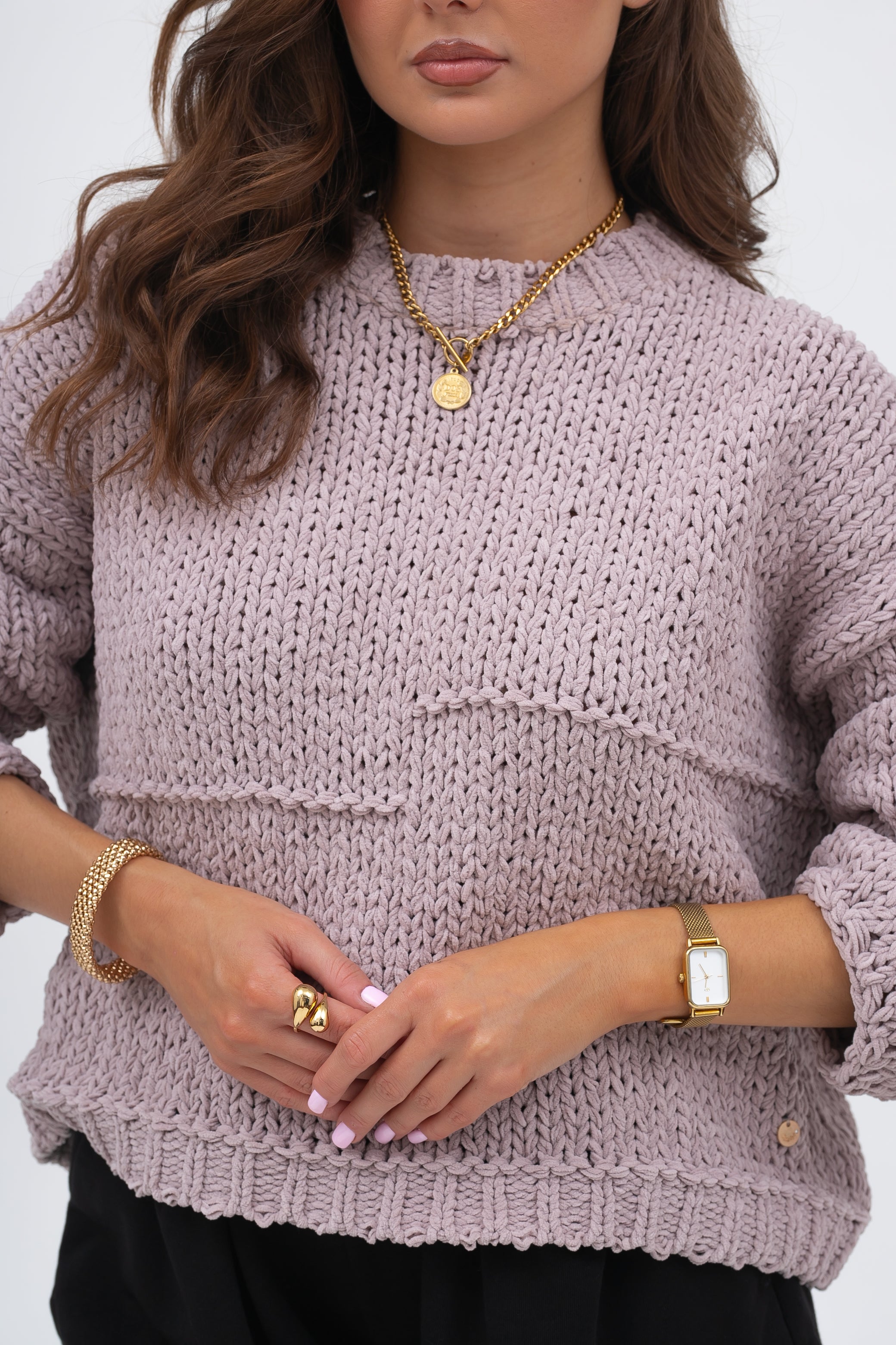 Stylowy sweter z półokrągłym dekoltem, doskonały na chłodniejsze dni i casualowe wyjścia | Bastet | Spironik.pl