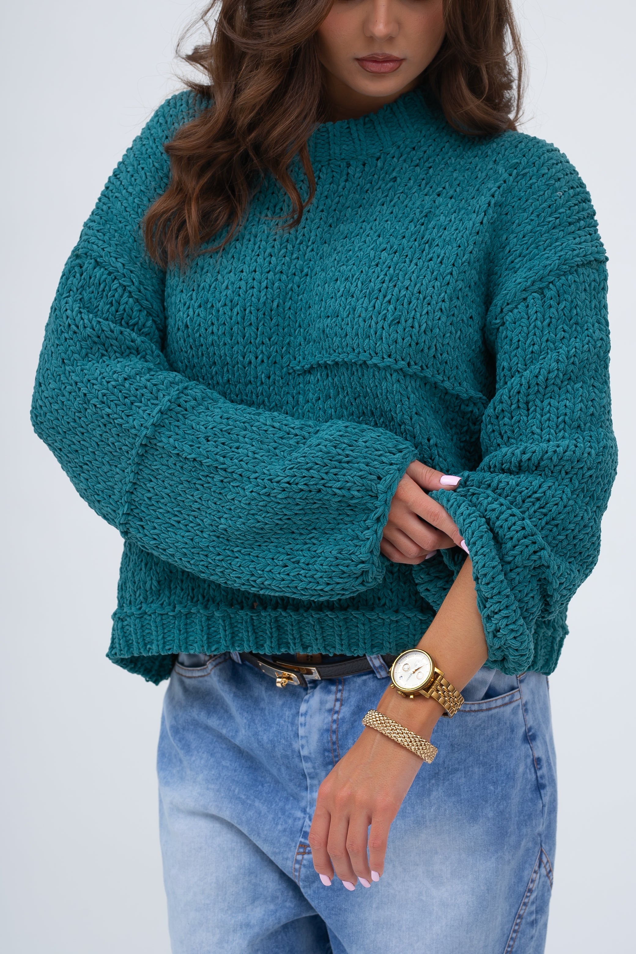 Modny sweter o grubej fakturze, idealny do stylizacji z wysokim stanem | Bastet | Spironik.pl