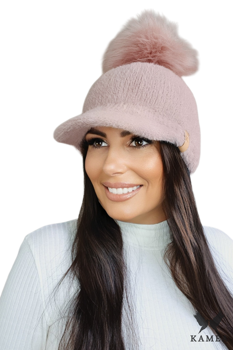 Detal czapki KORYNA z miękkiego poliamidu, idealna na jesień i zimę, w uniwersalnym rozmiarze | KAMEA | Spironik.pl