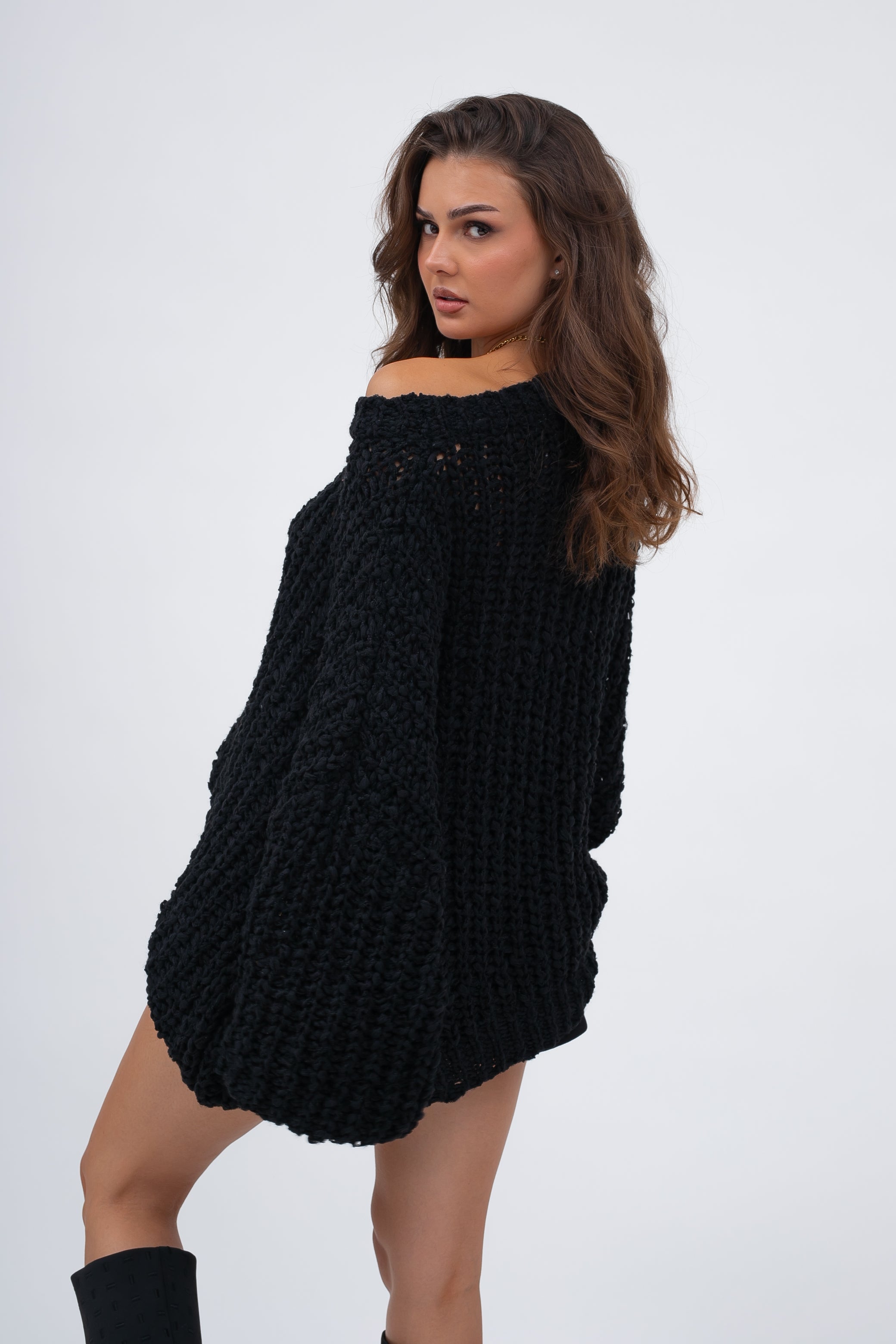 Stylowy sweter oversize CLOUD z półokrągłym dekoltem, doskonały do codziennych stylizacji | Bastet | Spironik.pl