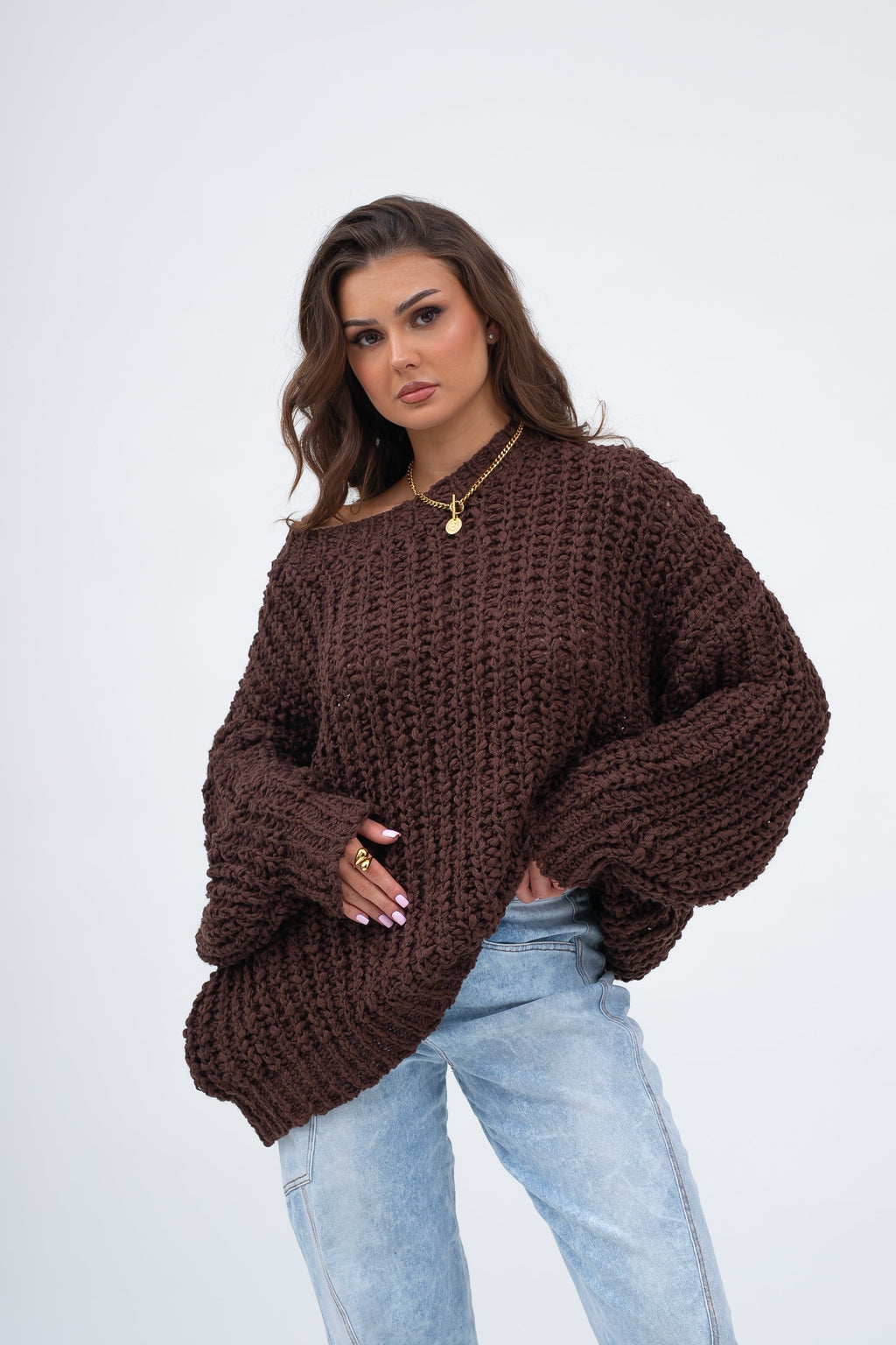 Mięsisty sweter oversize w brązowym odcieniu, doskonały na spotkania z przyjaciółmi lub leniwe wieczory | Bastet | Spironik.pl