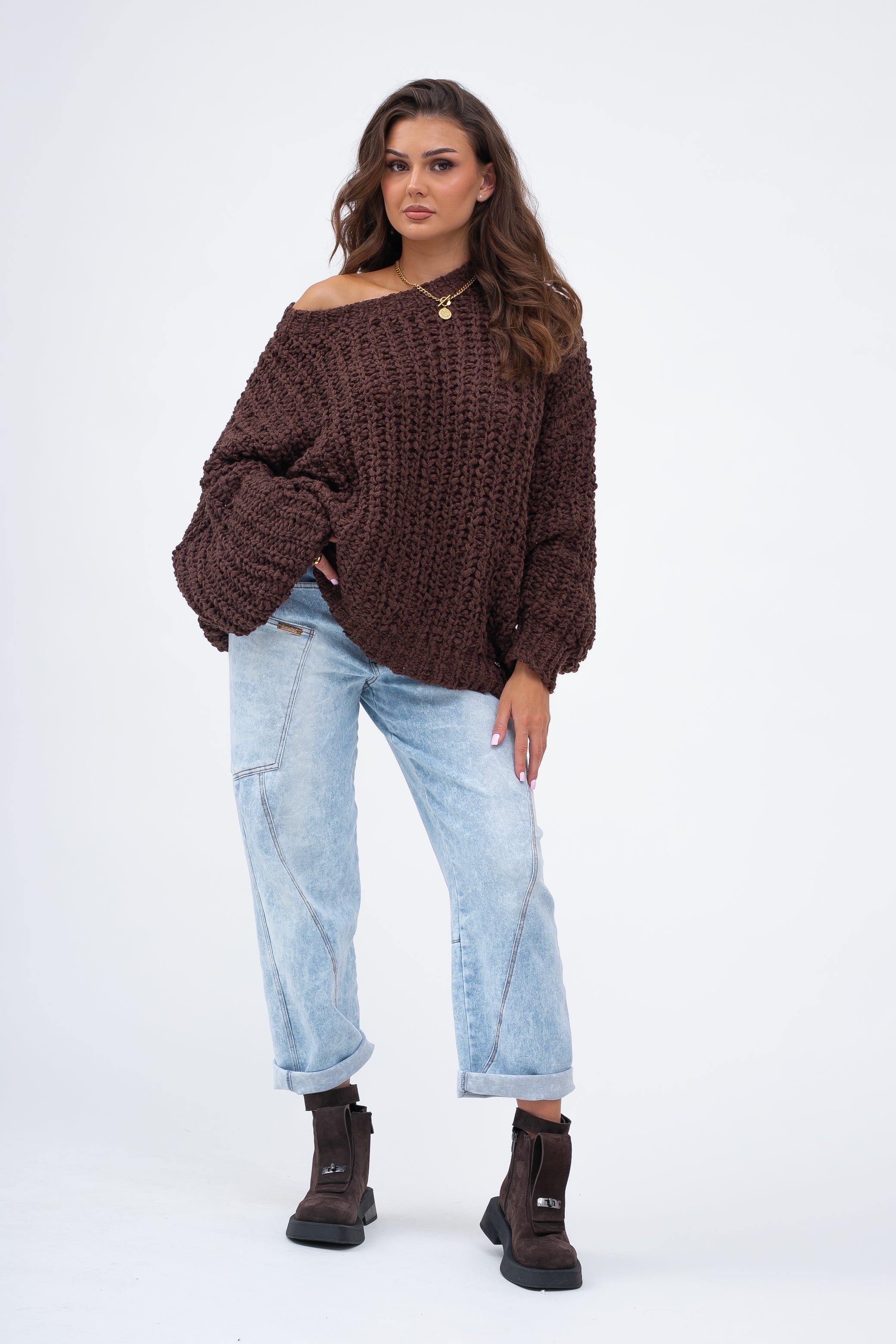 Sweter CLOUD o luźnym kroju z półokrągłym dekoltem, doskonały do codziennych stylizacji | Bastet | Spironik.pl