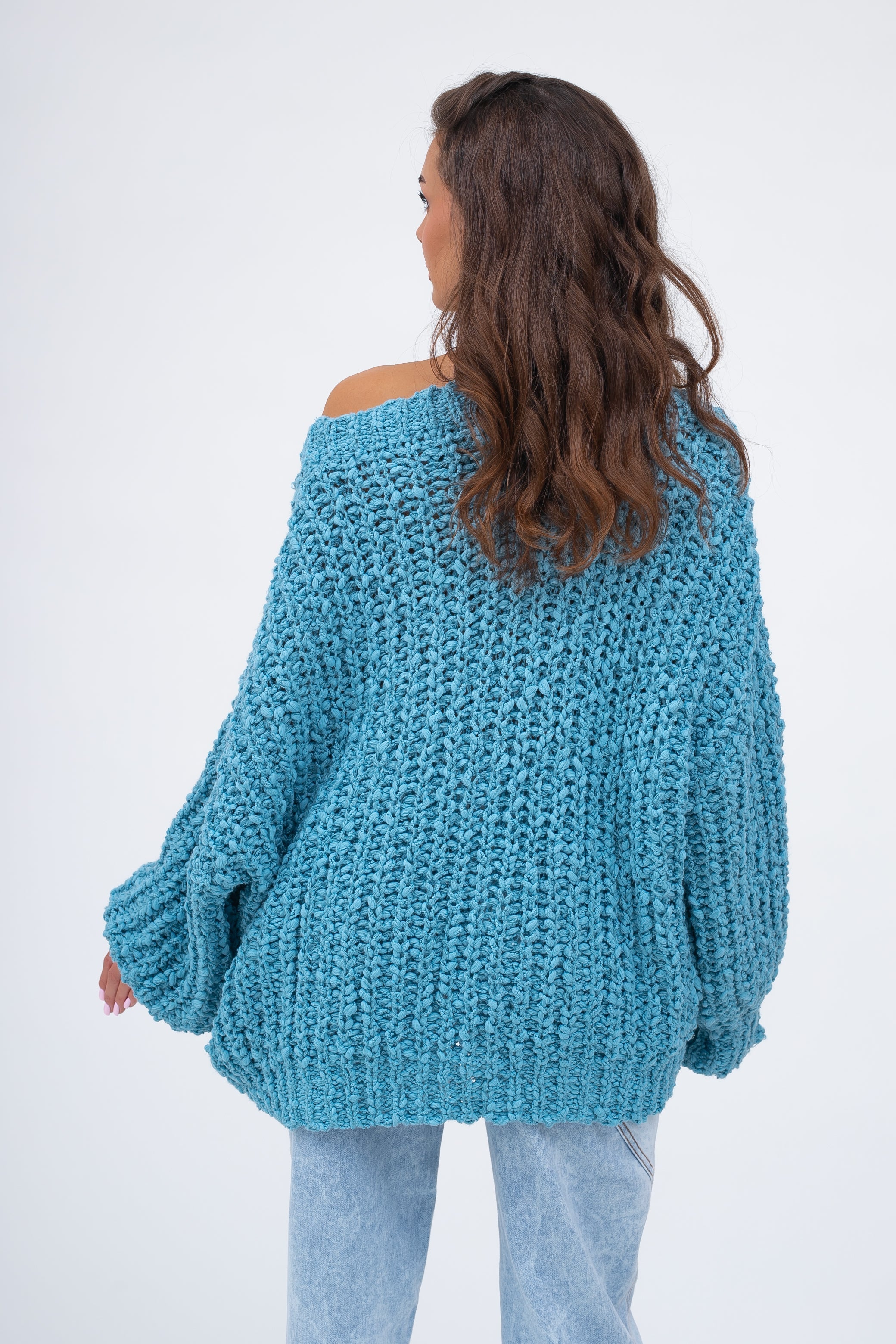 Sweter CLOUD o luźnym kroju i półokrągłym dekolcie, doskonały do codziennych stylizacji | Bastet | Spironik.pl