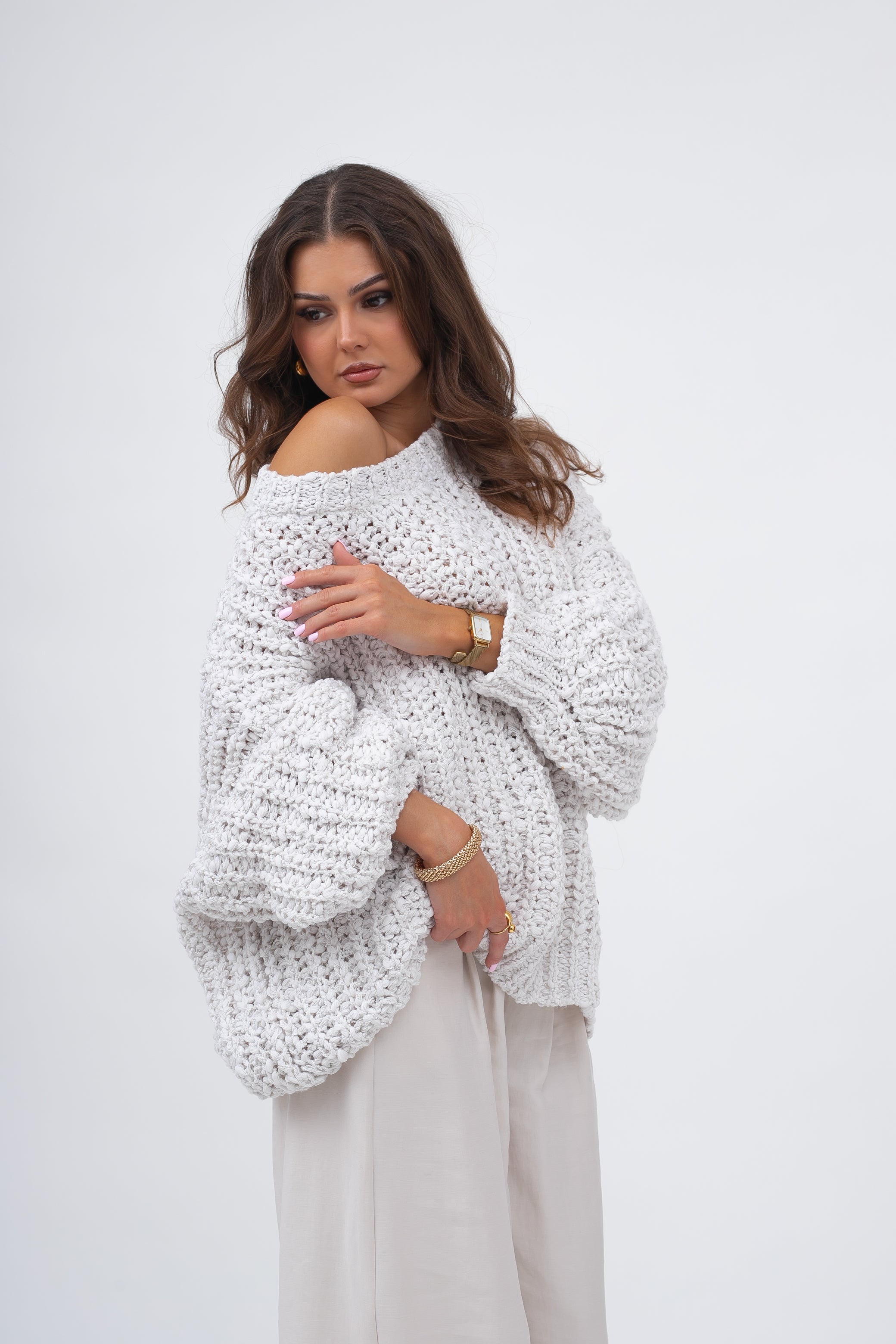 Miękki sweter oversize CLOUD w kolorze ecru z grubym splotem, idealny na chłodne dni | Bastet | Spironik.pl