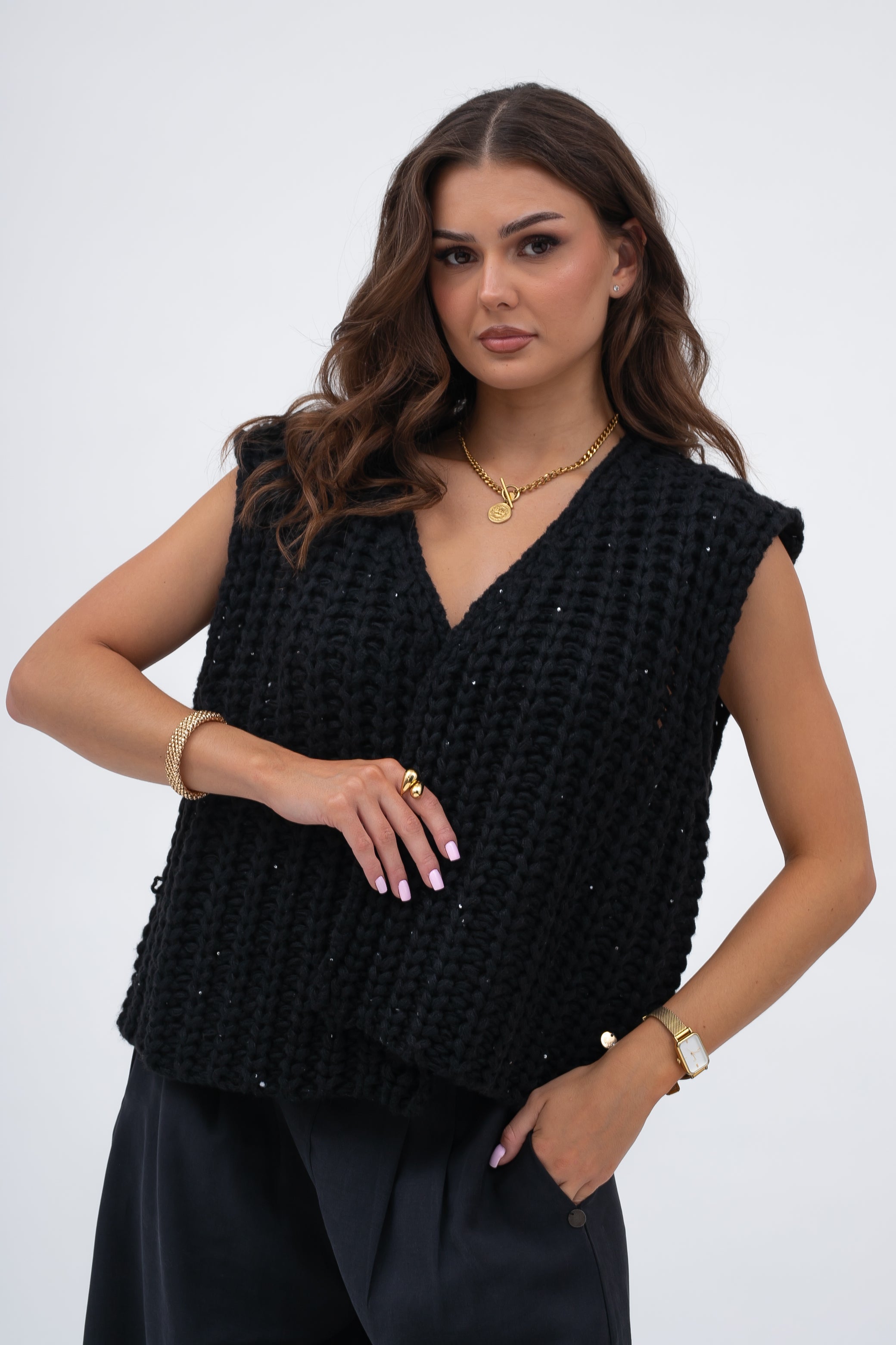 Otulający kardigan COZY w kolorze czarnym z grubym splotem, idealny na chłodne dni | Bastet | Spironik.pl