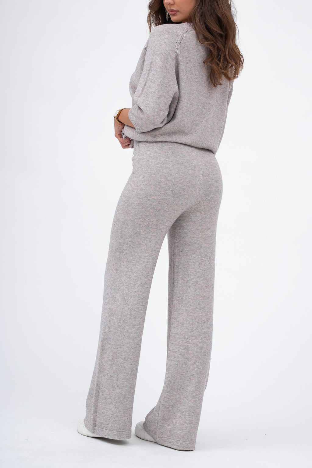 Dzianinowy komplet z ozdobnymi detalami, doskonały na home office i weekendowe wyjazdy | Bastet | Spironik.pl