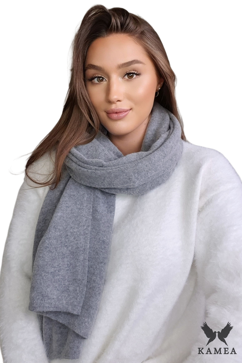 Model: Szalik-01, Kolor: srebrny, Skład materiału: 80% Wełna; 20% Poliamid, Przeznaczenie: Jesień/Zima, Wymiary(długość/szerokość): 180cm/65cm