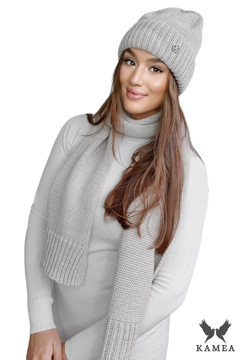 Komplety: czapka + szalik/komin, Model: Raisa-Komplet, Kolor: beżowy, Skład materiału: 50% Akryl; 30% Wełna; 20% Poliamid, Przeznaczenie: Jesień/Zima, Wymiary(długość/szerokość): 162cm/26cm