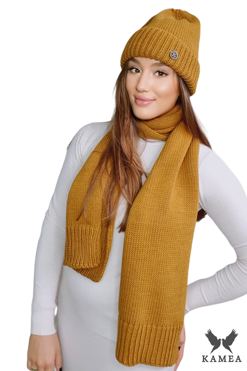 Komplety: czapka + szalik/komin, Model: Raisa-Komplet, Kolor: musztardowy, Skład materiału: 50% Akryl; 30% Wełna; 20% Poliamid, Przeznaczenie: Jesień/Zima, Wymiary(długość/szerokość): 162cm/26cm (Komplety: czapka + szalik/komin, zdjęcie 2)