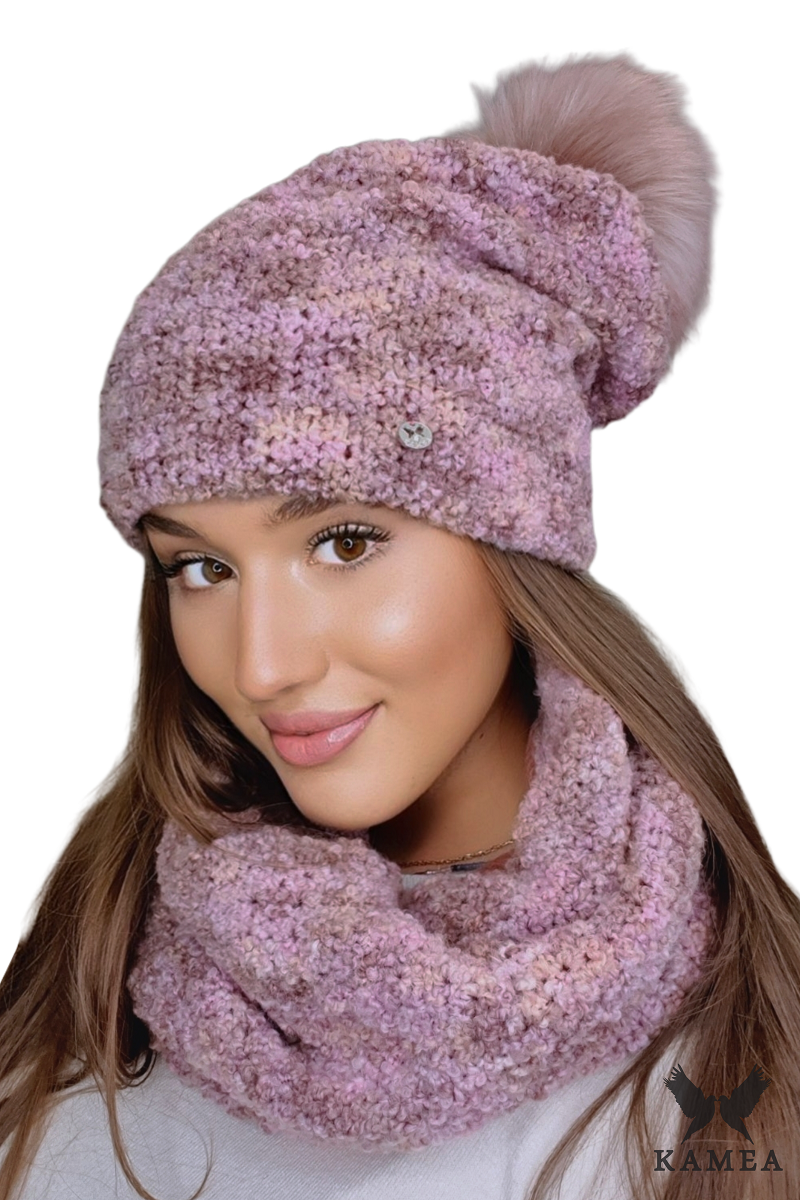 Komplet (Czapka + Komin), Model: Fazila-Komplet, Kolor: mix róż, Skład materiału: 50% Baby Alpaka; 50% Wełna Jagnięca, Przeznaczenie: Jesień/Zima, Wymiary(długość/szerokość): 33cm/37cm