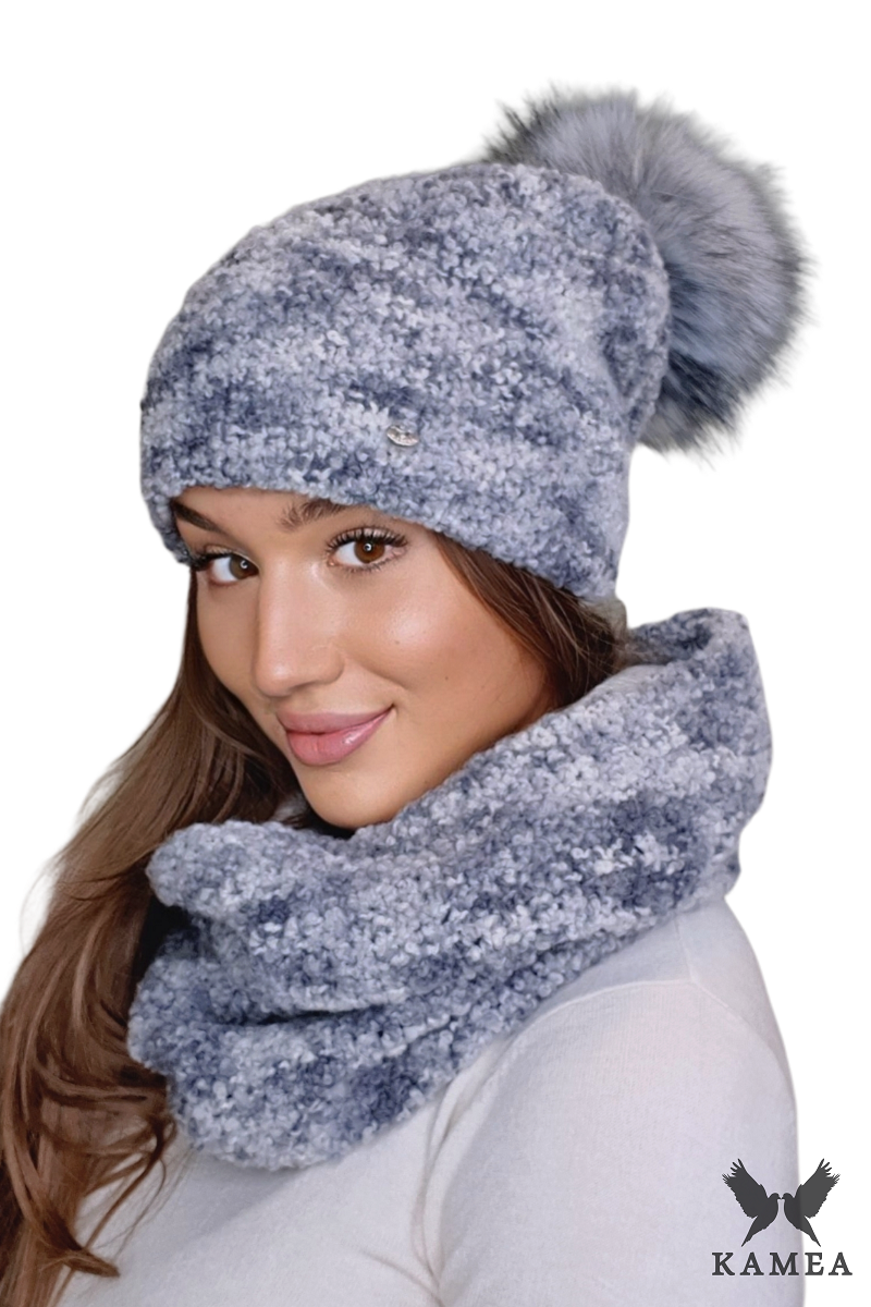 Komplet (Czapka + Komin), Model: Fazila-Komplet, Kolor: mix szary, Skład materiału: 50% Baby Alpaka; 50% Wełna Jagnięca, Przeznaczenie: Jesień/Zima, Wymiary(długość/szerokość): 33cm/37cm