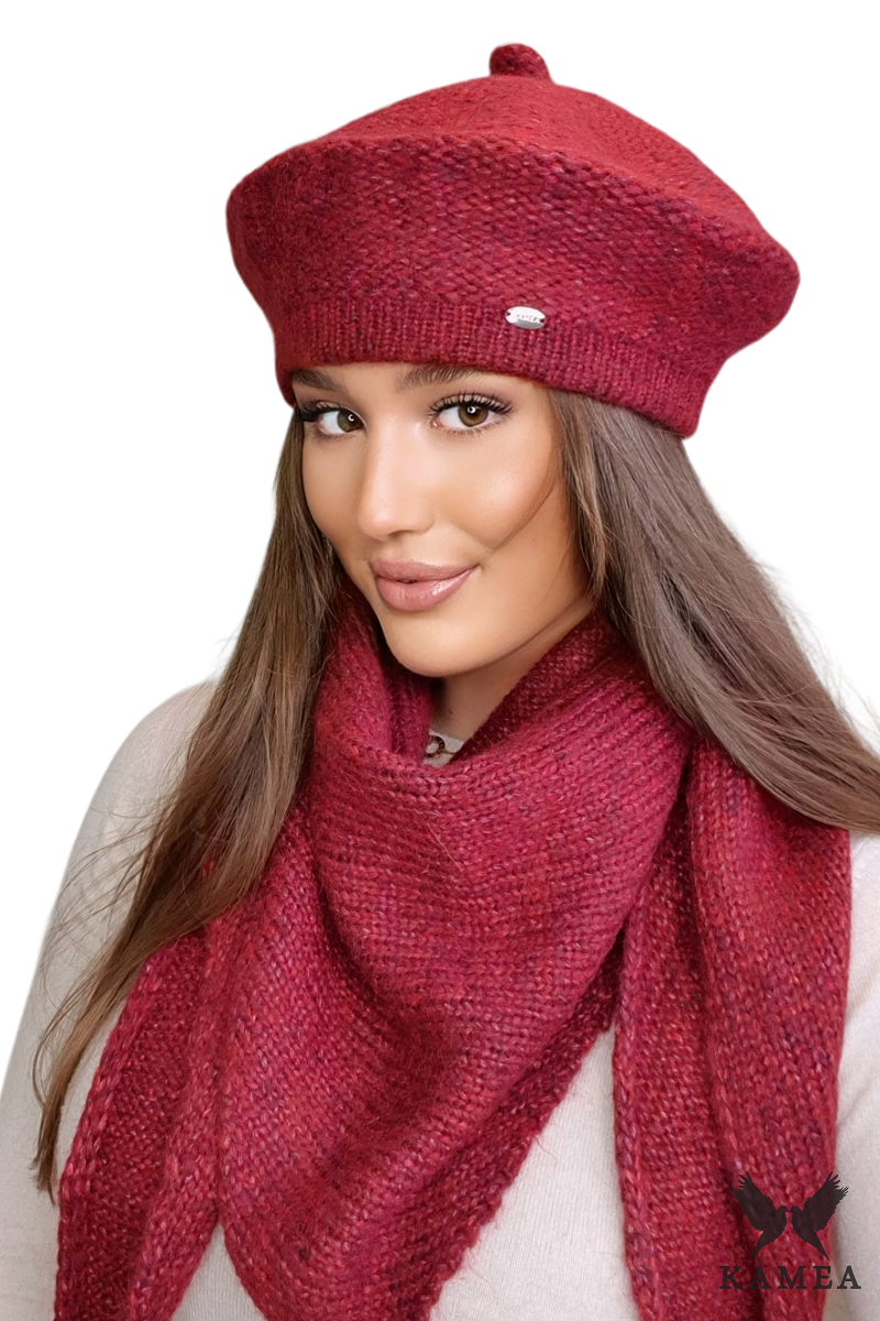 Beret Damski, Model: Ofelia, Kolor: wino, Skład materiału: 30% Poliamid; 19% Poliester; 19% Merynos Wełna; 15% Wiskoza; 15% Kid Moher; 2% Lurex, Przeznaczenie: Jesień/Zima, Rozmiar: Uniwersalny (54-60)