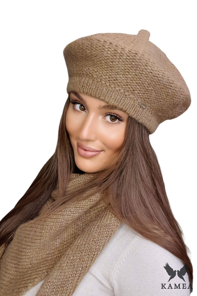 Beret damski Ofelia w kolorze ciemnego beżu, doskonały do eleganckich i codziennych stylizacji | KAMEA | Spironik.pl