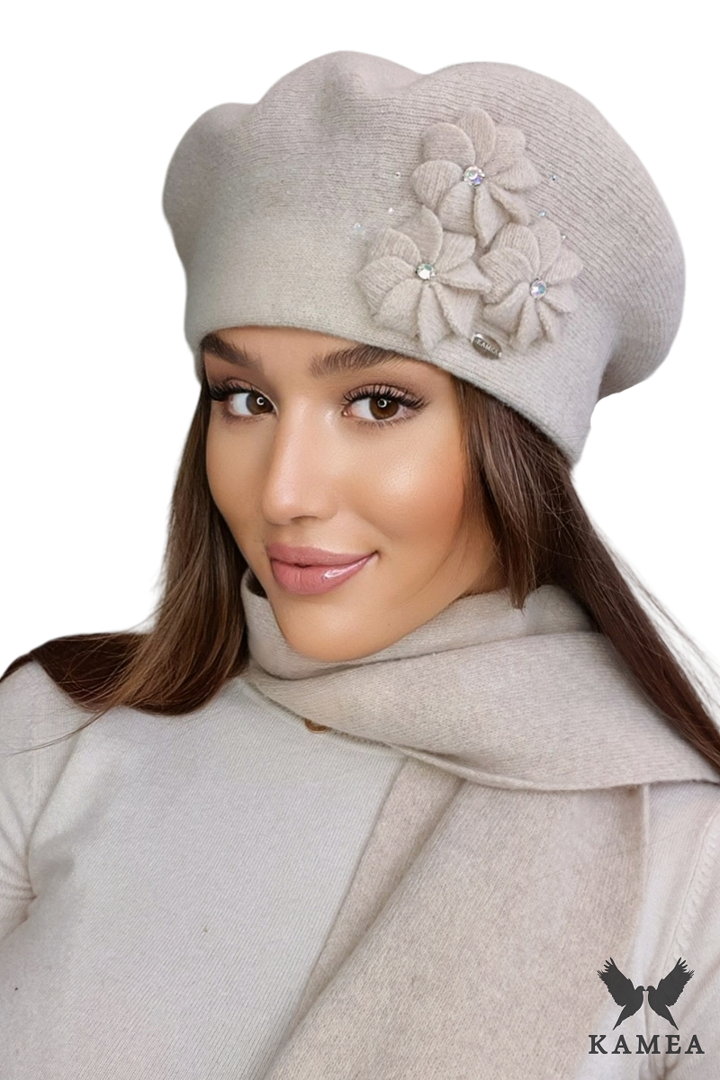 Detal wełnianego beretu SALIMA, ukazujący wysoką jakość materiału i subtelne wykończenia | KAMEA | Spironik.pl