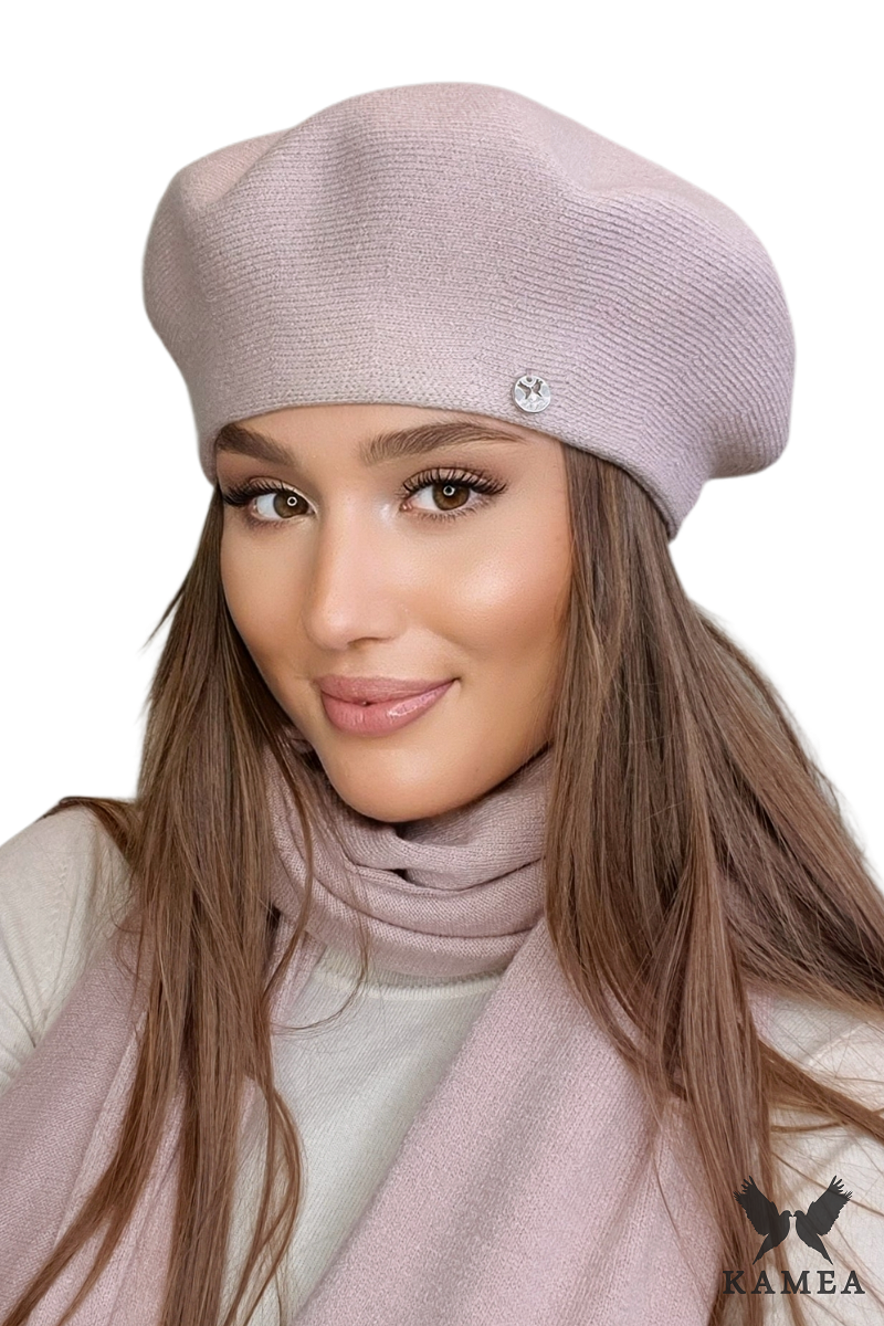 Beret Damski, Model: Afrah, Kolor: różowy, Skład materiału: 40% Akryl; 25% Wiskoza; 20% Wełna; 15% Elastan, Przeznaczenie: Jesień/Zima, Rozmiar: Uniwersalny (54-60)