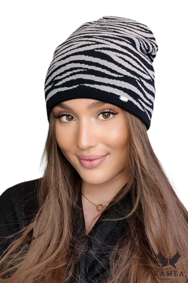 Čepice, Model: Zaina, Barva: tmavě béžová, Složení materiálu: 97% Viskóza; 3% Elastan, Velikost: Univerzální (54-60)