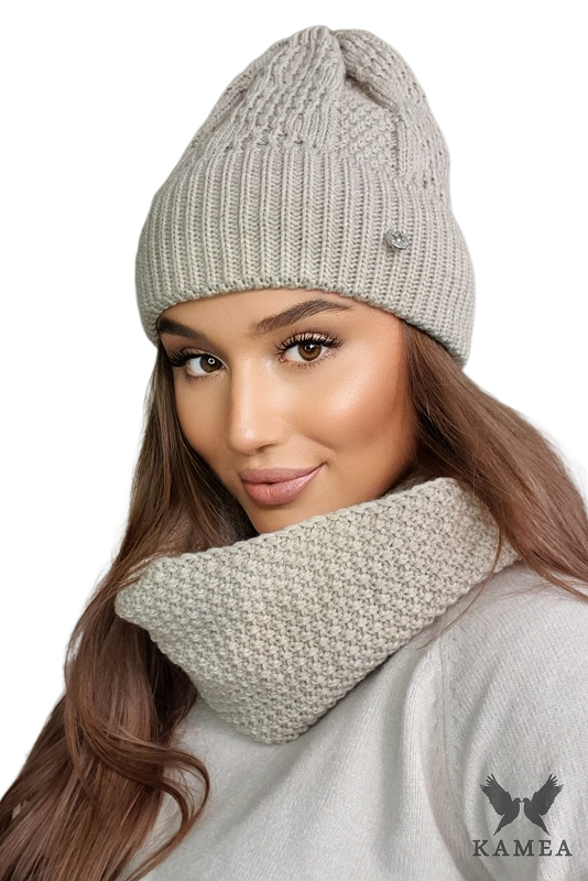 Komplet (Czapka + Komin), Model: Safona-Komplet, Kolor: beżowy, Skład materiału: 50% Akryl; 30% Wełna; 20% Poliamid, Przeznaczenie: Jesień/Zima, Wymiary(długość/szerokość): 70cm/30cm