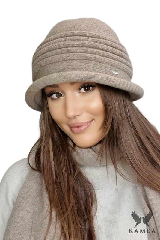 Damski kapelusz Salerno w ciemnym beżowym kolorze, idealny na jesień i zimę, wykonany z wełny i poliamidu | manufacture | Spironik.pl
