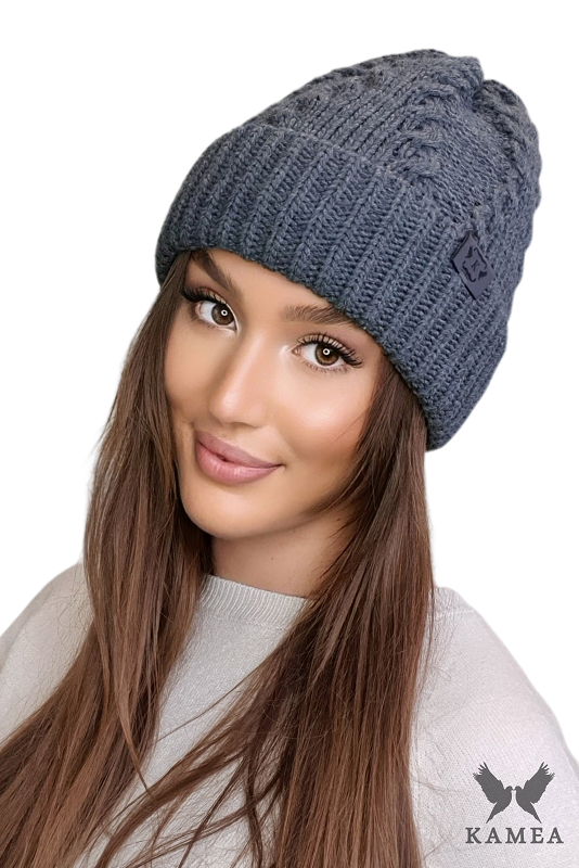 Čepice, Model: Stella, Barva: grafitová, Složení materiálu: 50% Akryl; 30% Vlna; 20% Polyamid, Určení: Podzim/Zima, Velikost: Univerzální (54-60)