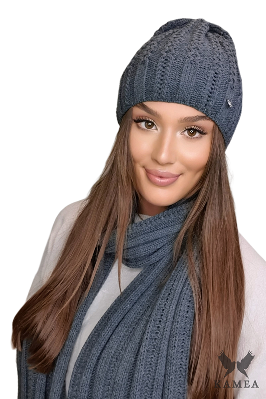 Komplety: czapka + szalik/komin, Model: Filona-Komplet, Kolor: grafitowy, Skład materiału: 50% Akryl; 30% Wełna; 20% Poliamid, Przeznaczenie: Jesień/Zima, Rozmiar: Uniwersalny (54-60) (Komplety: czapka + szalik/komin, zdjęcie 2)