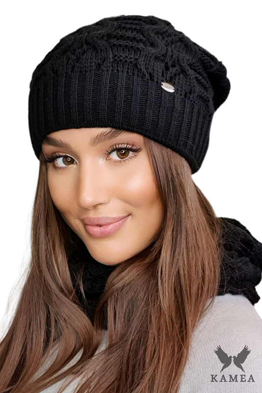 Komplet (Czapka + Komin), Model: Kamila-Komplet, Kolor: czarny, Skład materiału: 50% Akryl; 30% Wełna; 20% Poliamid, Przeznaczenie: Jesień/Zima, Wymiary(długość/szerokość): 32cm/33cm