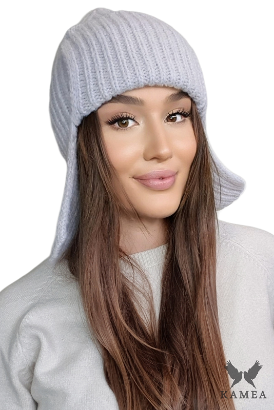 Detal czapki AMETYST z klasycznym prążkiem i miękkim materiałem, idealna na chłodniejsze dni | KAMEA | Spironik.pl