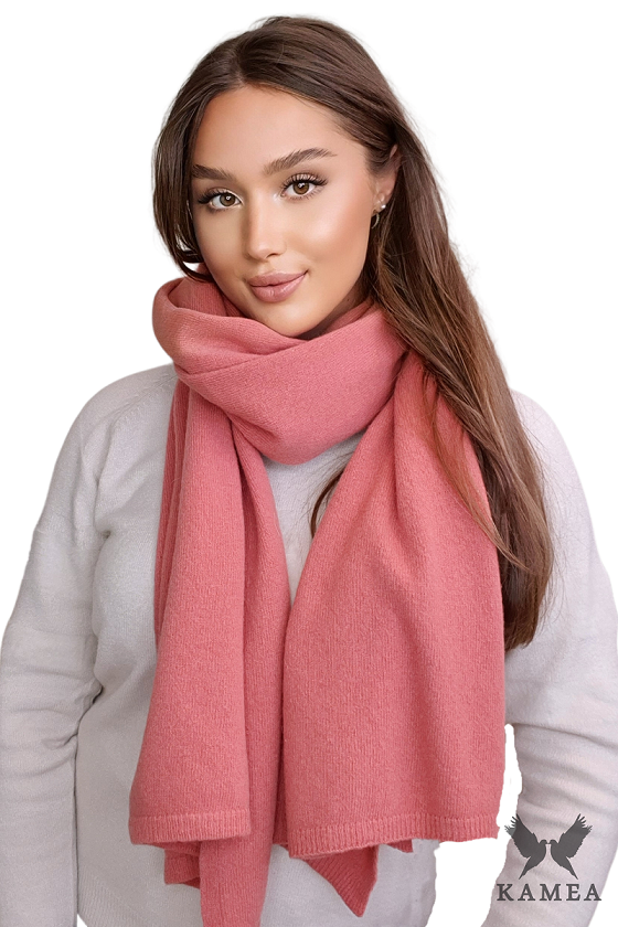 Model: Szalik-01, Kolor: koralowy, Skład materiału: 80% Wełna; 20% Poliamid, Przeznaczenie: Jesień/Zima, Wymiary(długość/szerokość): 180cm/65cm