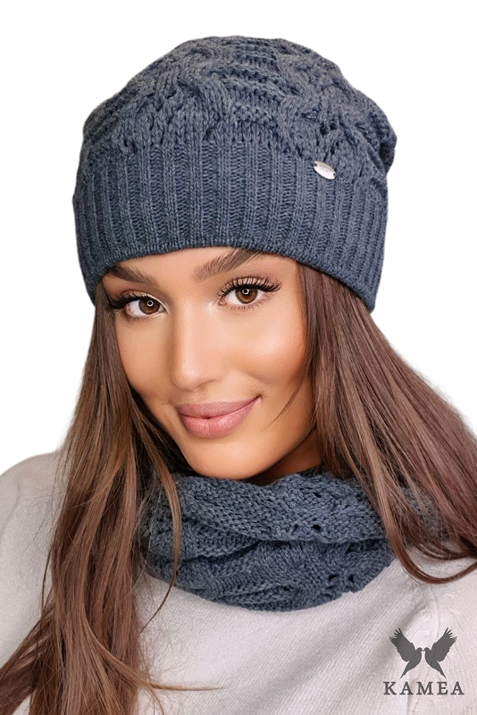 Čepice, Model: Kamila, Barva: grafitová, Složení materiálu: 50% Akryl; 30% Vlna; 20% Polyamid, Určení: Podzim/Zima, Velikost: Univerzální (54-60)