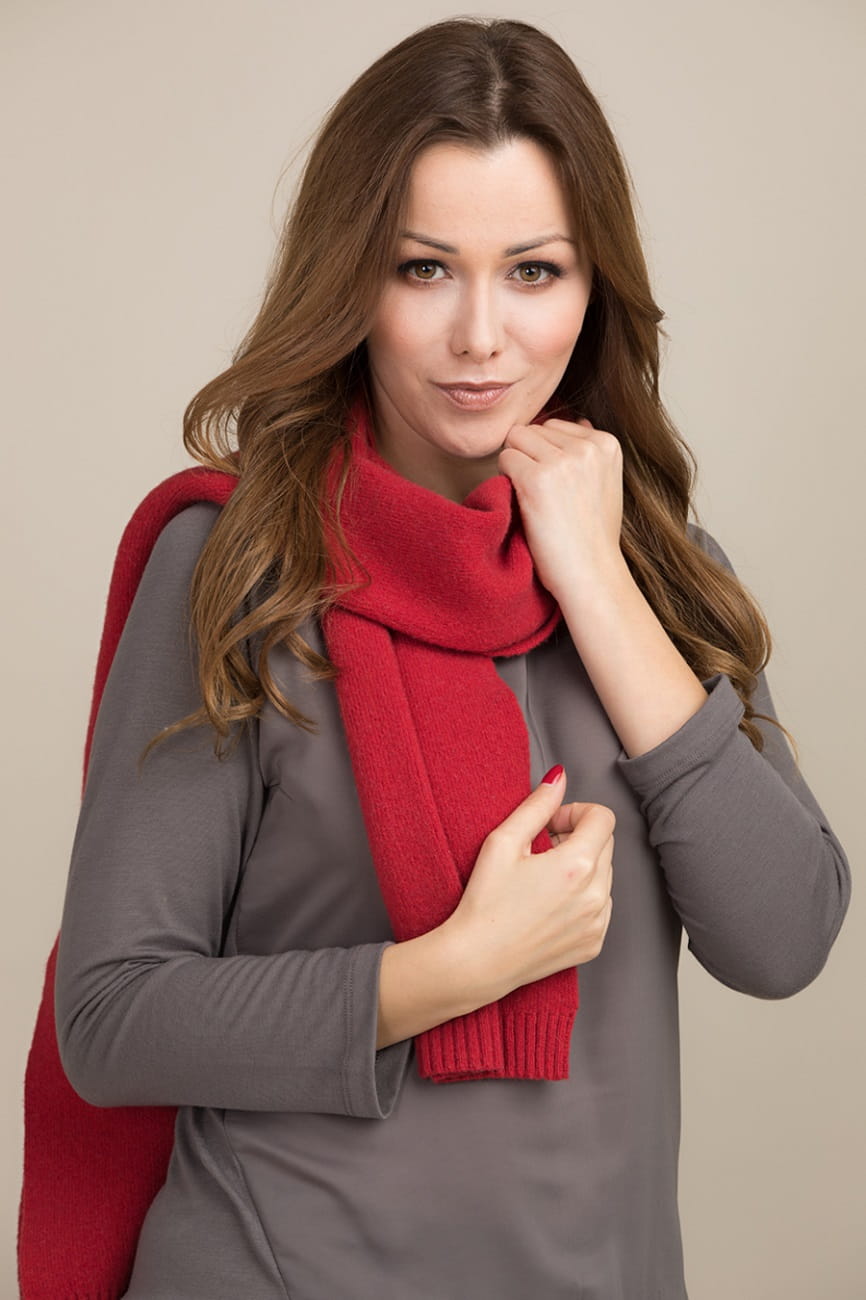 Model: Szalik-02, Kolor: czerwony, Skład materiału: 80% Wełna; 20% Poliamid, Przeznaczenie: Jesień/Zima, Wymiary(długość/szerokość): 160cm/25cm