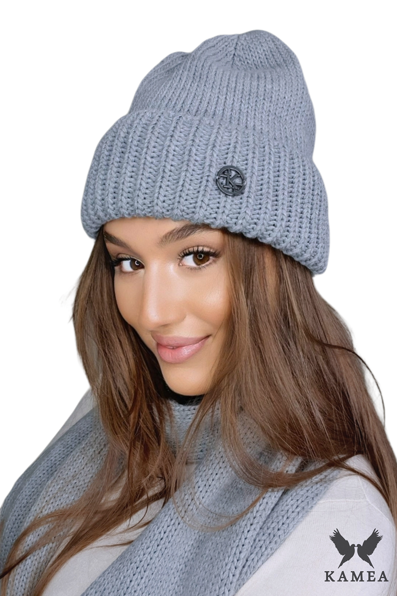 Czapka Damska, Model: Raisa, Kolor: szary, Skład materiału: 50% Akryl; 30% Wełna; 20% Poliamid, Przeznaczenie: Jesień/Zima, Rozmiar: Uniwersalny (54-60)