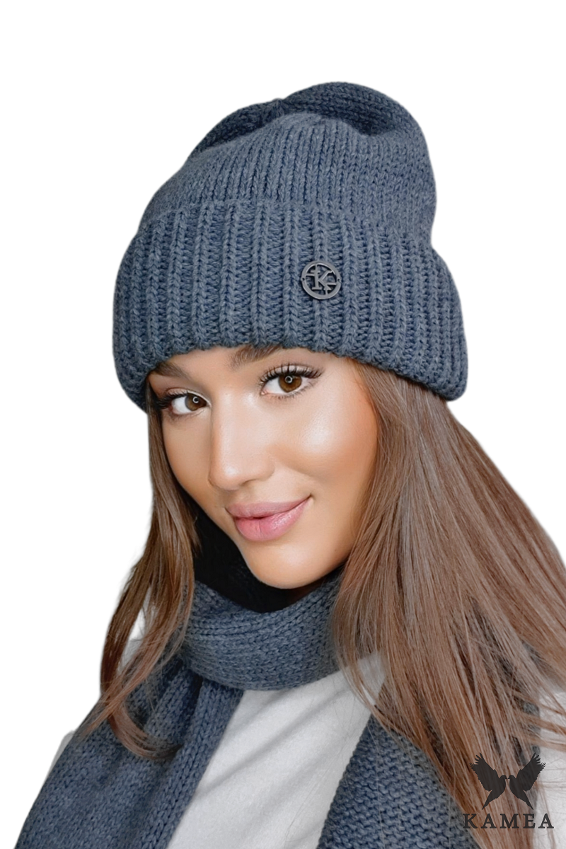 Czapka Damska, Model: Raisa, Kolor: grafitowy, Skład materiału: 50% Akryl; 30% Wełna; 20% Poliamid, Przeznaczenie: Jesień/Zima, Rozmiar: Uniwersalny (54-60)