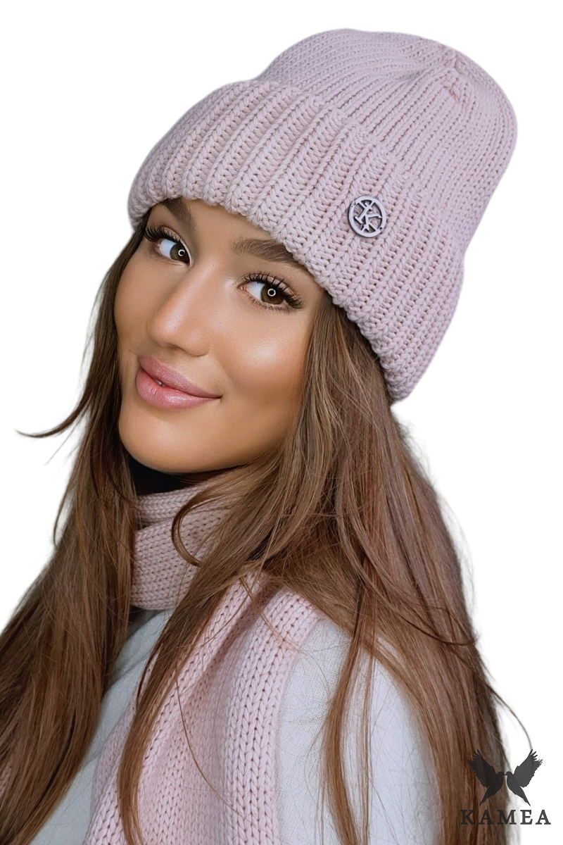 Czapka Damska, Model: Raisa, Kolor: różowy, Skład materiału: 50% Akryl; 30% Wełna; 20% Poliamid, Przeznaczenie: Jesień/Zima, Rozmiar: Uniwersalny (54-60)