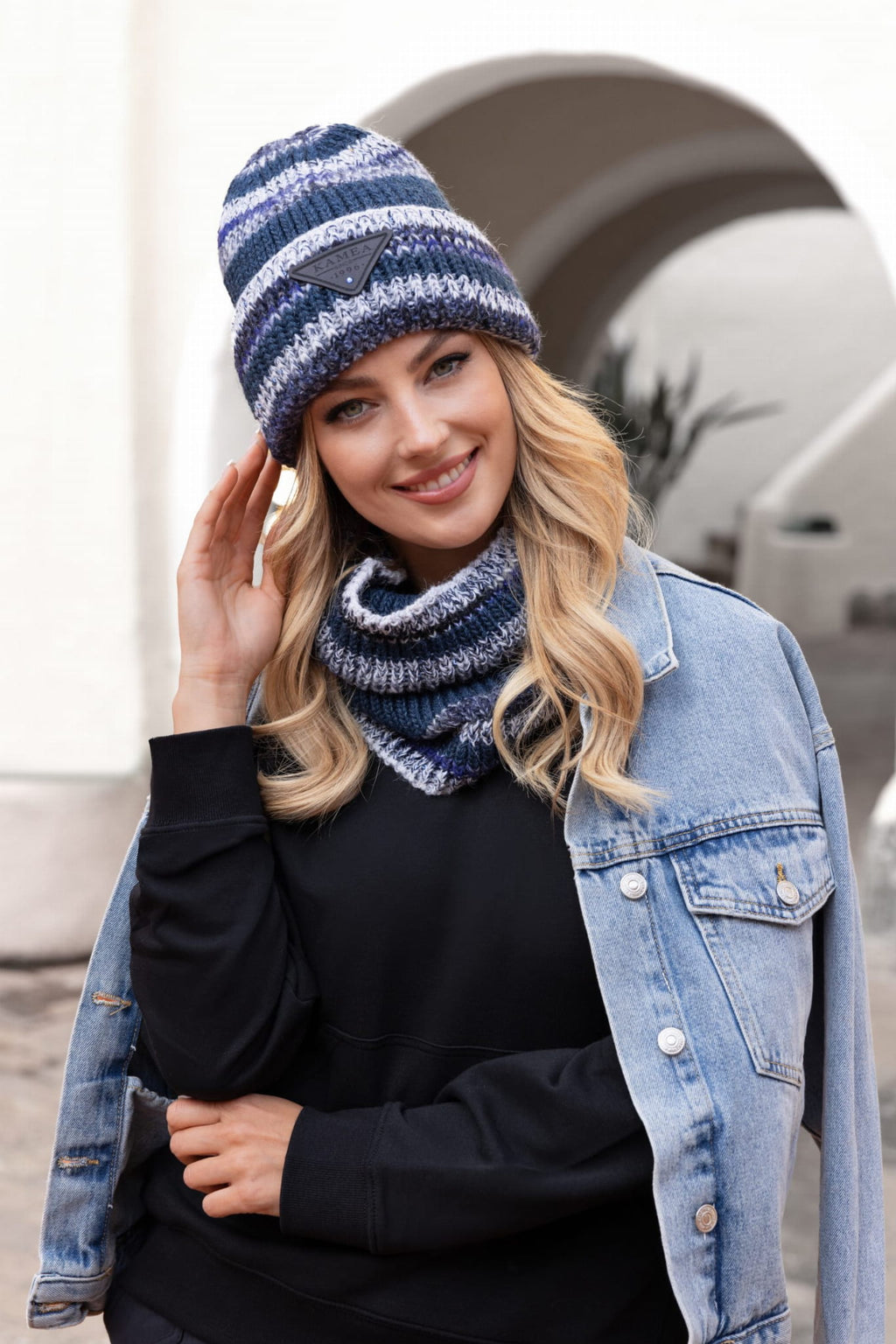 Čepice, Model: Muscari, Barva: džínová, Složení materiálu: 70% Poliakryl; 15% Vlna; 10% Alpaka; 5% Polyester, Určení: Podzim/Zima, Velikost: Univerzální (54-60)