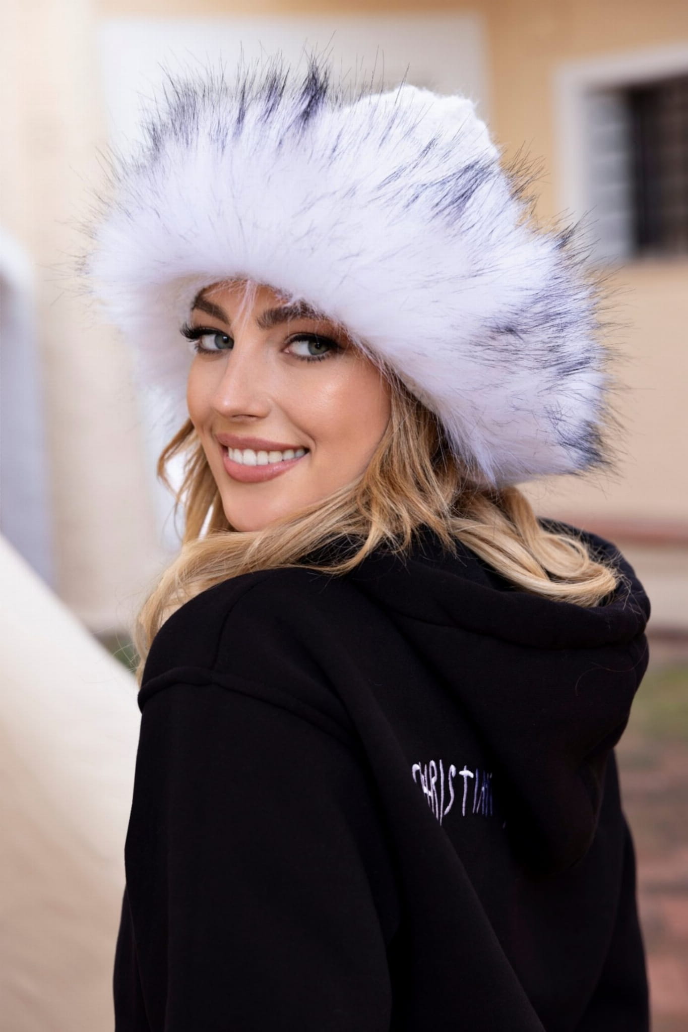 Czapka Damska, Model: Tamara, Kolor: biały, Skład materiału: 50% Akryl; 30% Poliester; 20% Wełna, Rozmiar: Uniwersalny (54-60)