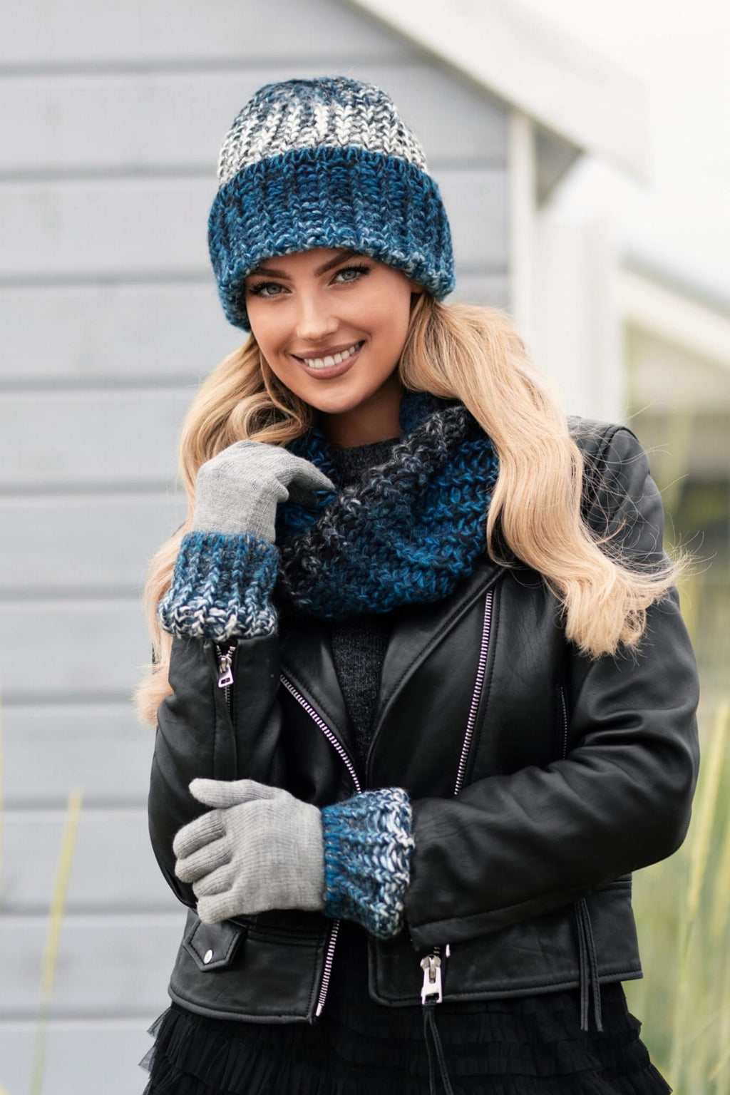 Czapka z wywinięciem i komin w cieniowanym turkusowym kolorze, idealne na chłodne dni | KAMEA | Spironik.pl