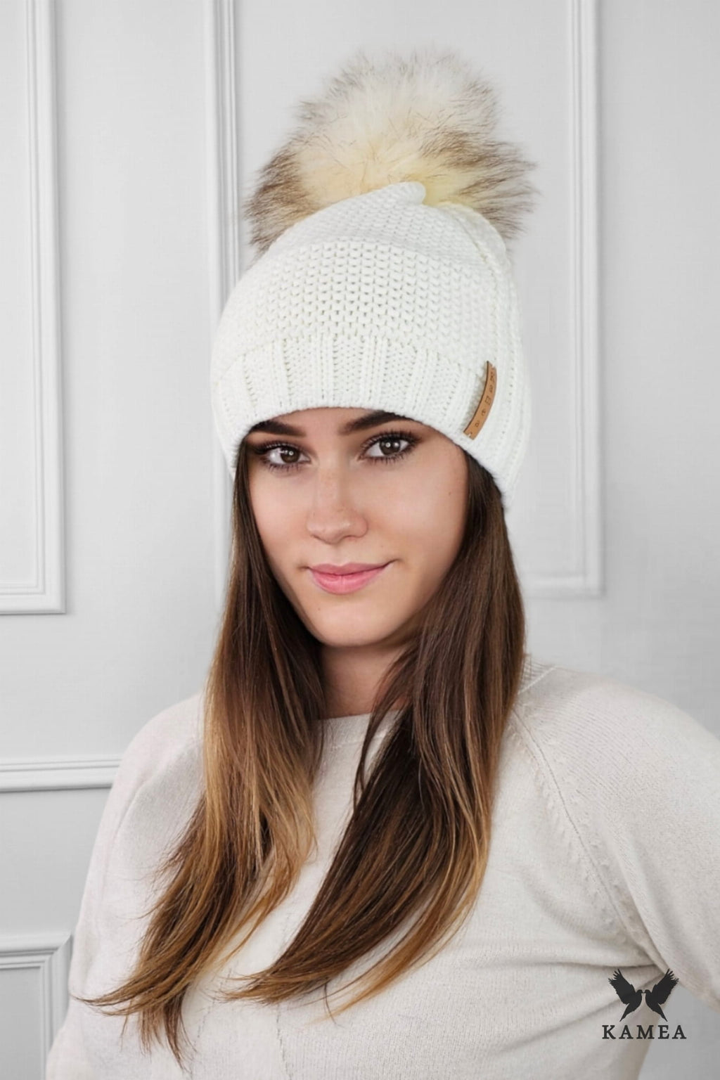 Čepice, Model: Fiona, Barva: bílá, Složení materiálu: 50% Akryl; 30% Vlna; 20% Polyamid, Určení: Podzim/Zima, Velikost: Univerzální (54-60)