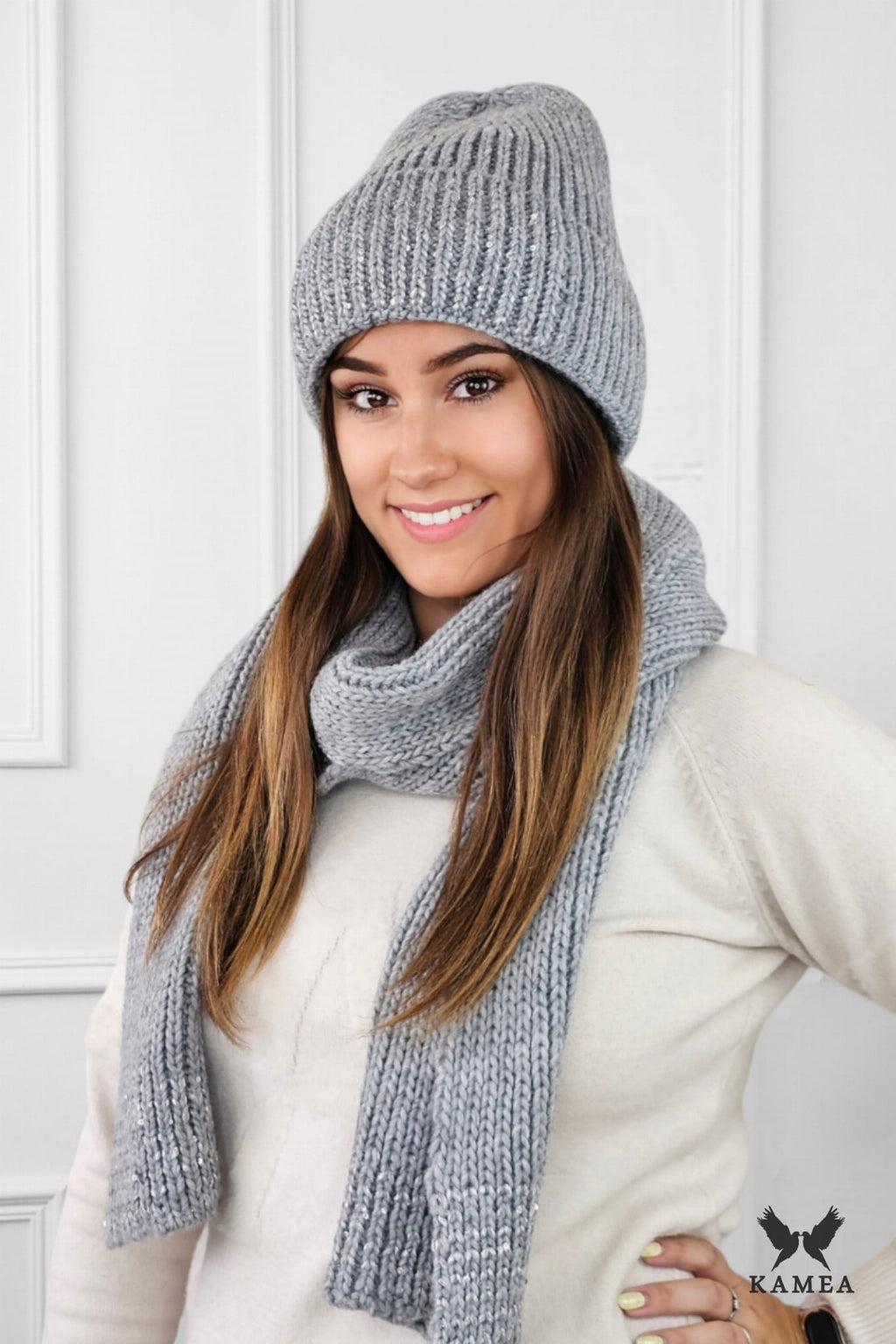Komplet (Czapka+Szalik), Model: Ginny-Komplet, Kolor: szary, Skład materiału: 50% Wełna; 40% Akryl; 10% Poliester, Rozmiar: Uniwersalny (54-60)