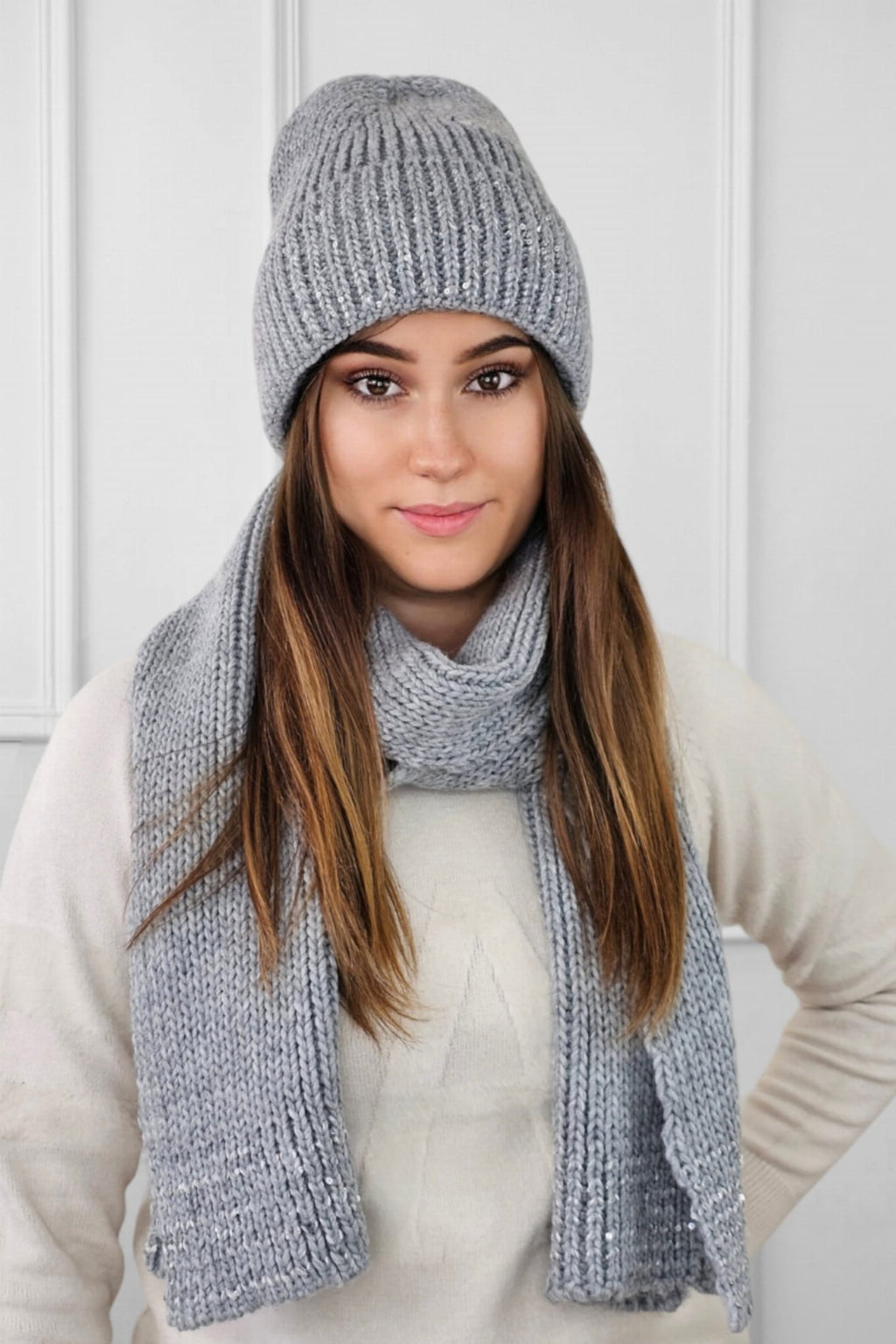 Komplet (Czapka+Szalik), Model: Ginny-Komplet, Kolor: szary, Skład materiału: 50% Wełna; 40% Akryl; 10% Poliester, Rozmiar: Uniwersalny (54-60) (Komplet (Czapka+Szalik), zdjęcie 2)