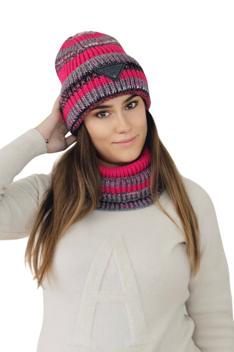Čepice, Model: Muscari, Barva: malinová, Složení materiálu: 70% Poliakryl; 15% Vlna; 10% Alpaka; 5% Polyester, Velikost: Univerzální (54-60) (Čepice, obrázek 3)