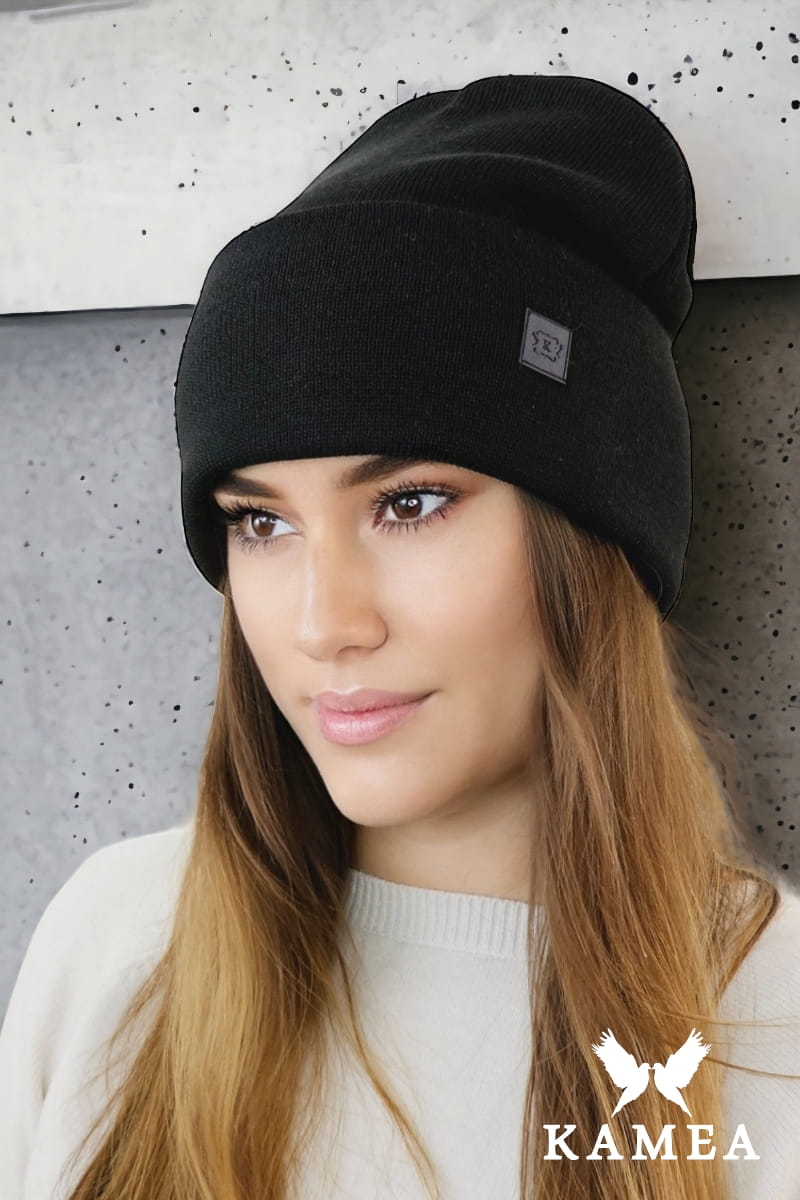 Czapka Damska, Model: Sally, Kolor: czarny, Skład materiału: 100% Akryl, Przeznaczenie: Jesień/Zima, Rozmiar: Uniwersalny (56-64) (Czapka Damska, zdjęcie 2)