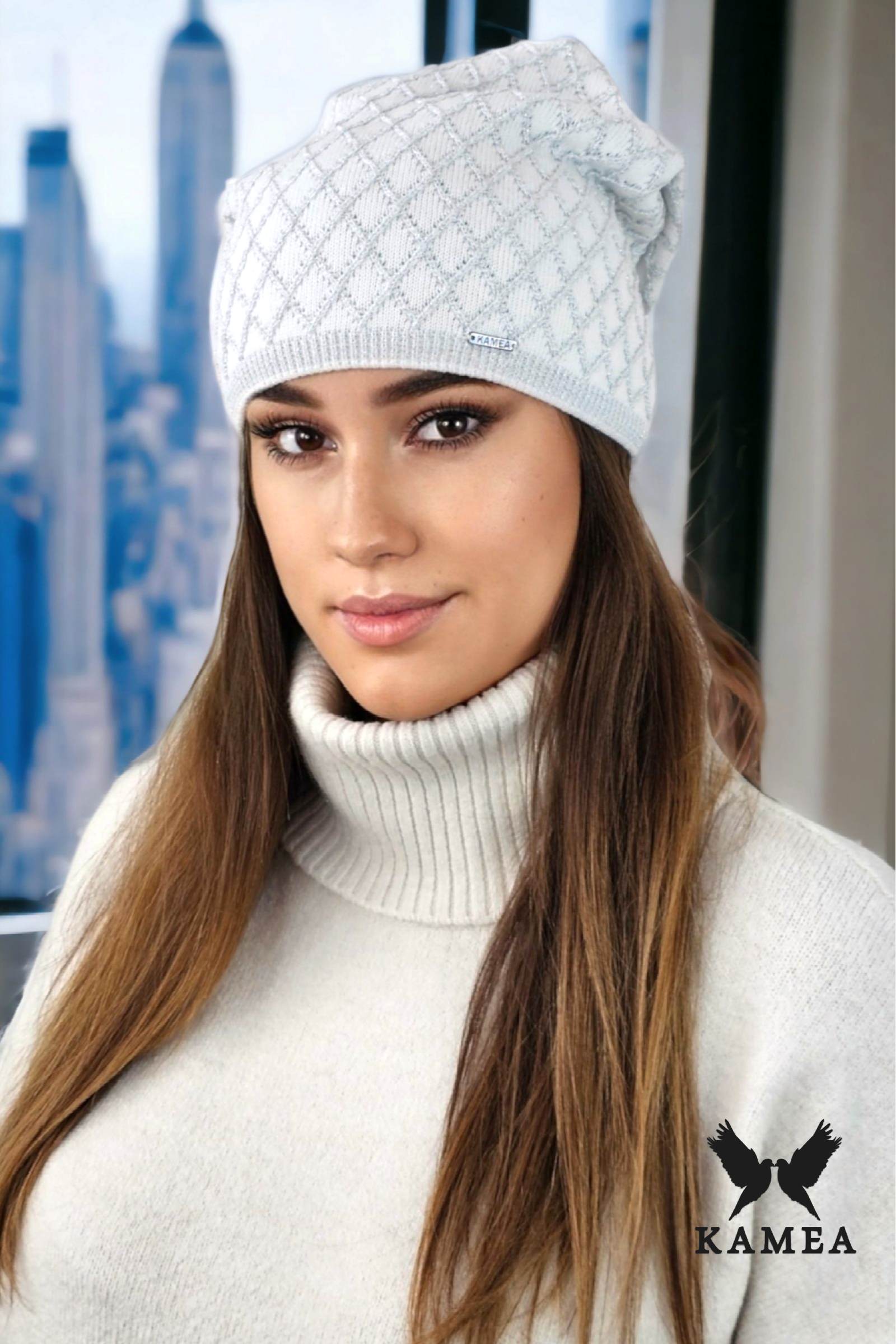 Čepice, Model: Centuria, Barva: bílá, Složení materiálu: 50% Viskóza; 28% Pbt; 22% Polyamid, Určení: Podzim/Zima, Velikost: Univerzální (54-60)