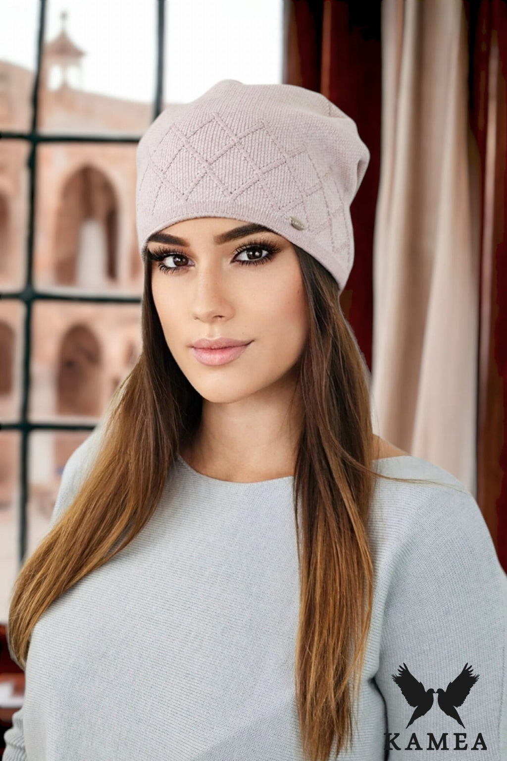 Czapka Damska, Model: Ruta, Kolor: różowy, Skład materiału: 52% Wiskoza; 26% Pbt; 22% Poliamid, Rozmiar: Uniwersalny (54-60)