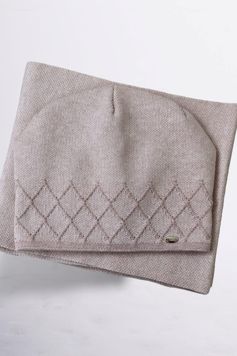 Czapka Damska, Model: Ruta, Kolor: różowy, Skład materiału: 52% Wiskoza; 26% Pbt; 22% Poliamid, Rozmiar: Uniwersalny (54-60) (Czapka Damska, zdjęcie 3)