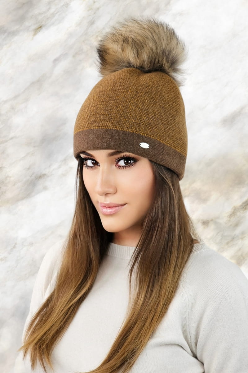 Czapka Damska, Model: Aloes Naturalny Pompon, Kolor: czekoladowy, Skład materiału: 80% Wełna; 20% Poliamid, Przeznaczenie: Jesień/Zima, Rozmiar: Uniwersalny (54-60)