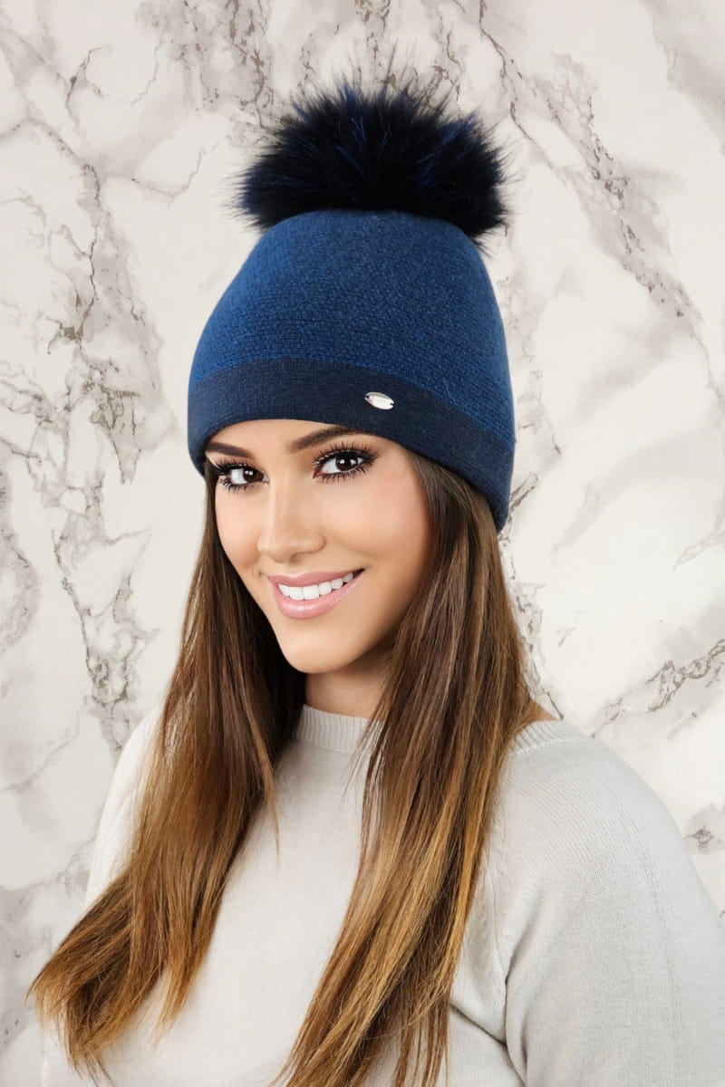 Czapki, Model: Aloes Naturalny Pompon, Kolor: granatowy, Skład materiału: 80% Wełna; 20% Poliamid, Przeznaczenie: Jesień/Zima, Rozmiar: Uniwersalny (54-60)