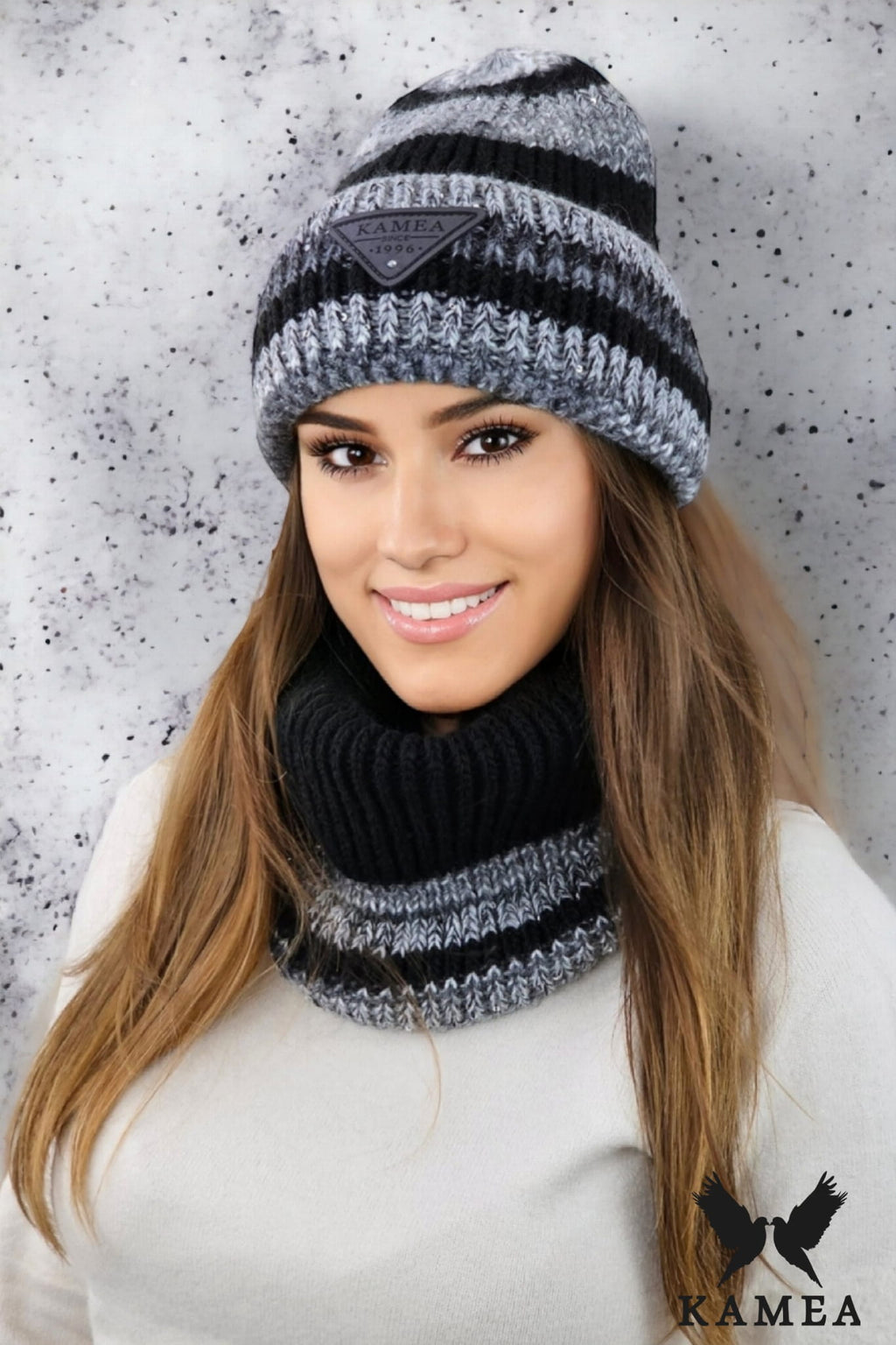 Čepice, Model: Muscari, Barva: černá, Složení materiálu: 70% Poliakryl; 15% Vlna; 10% Alpaka; 5% Polyester, Určení: Podzim/Zima, Velikost: Univerzální (54-60)
